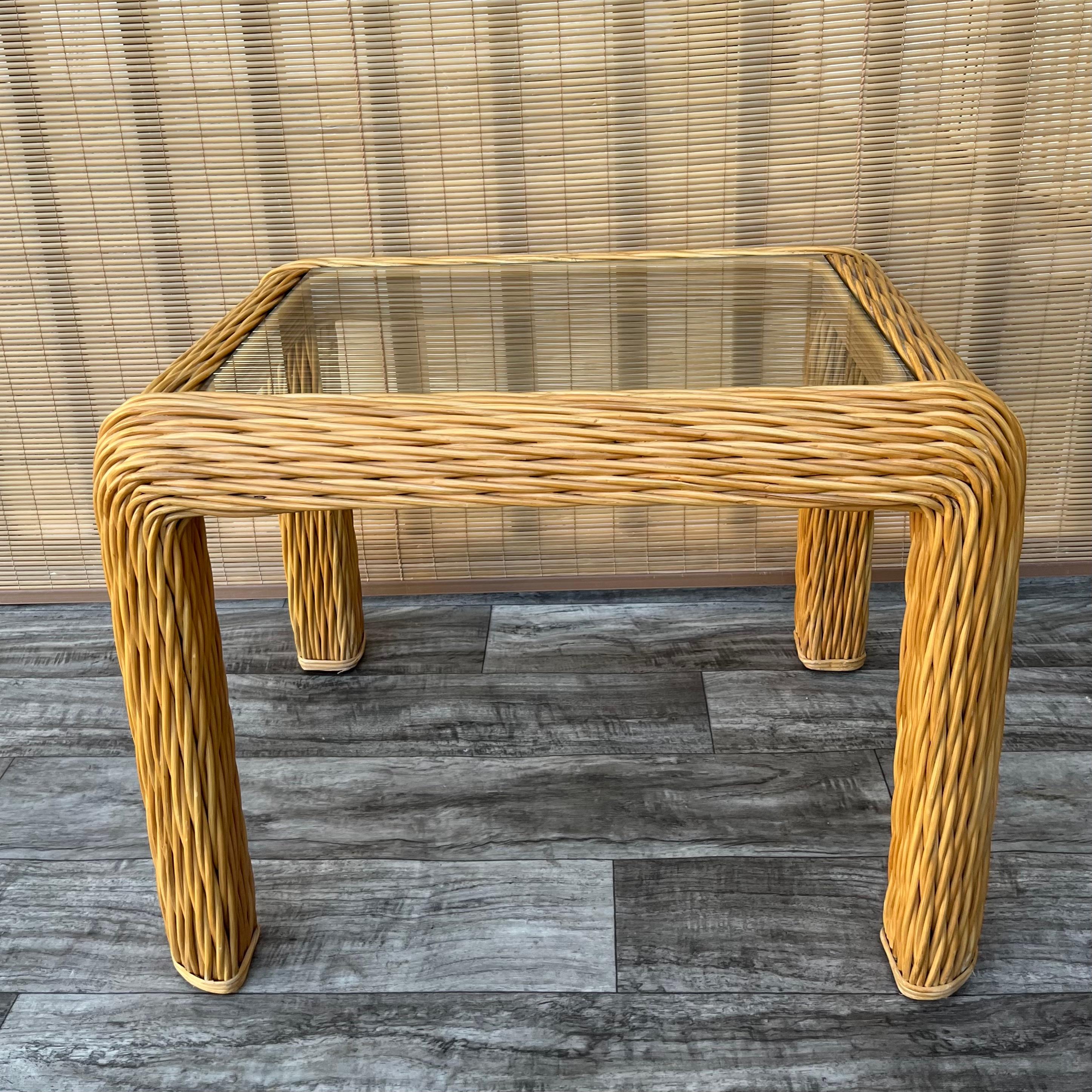 1980s Coastal Style Braided Pencil Reed Rattan Side Table For Sale 1