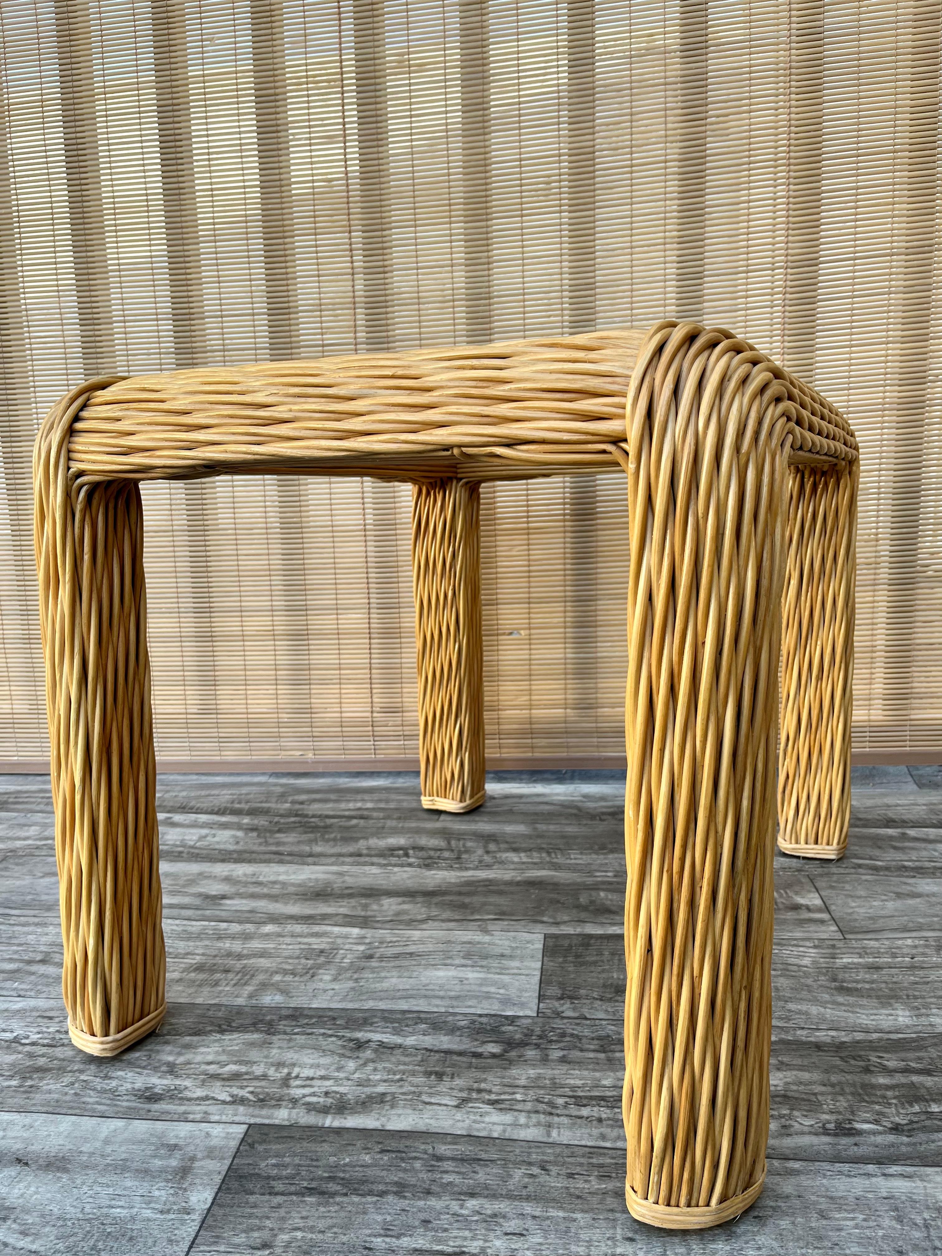 1980s Coastal Style Braided Pencil Reed Rattan Side Table For Sale 2
