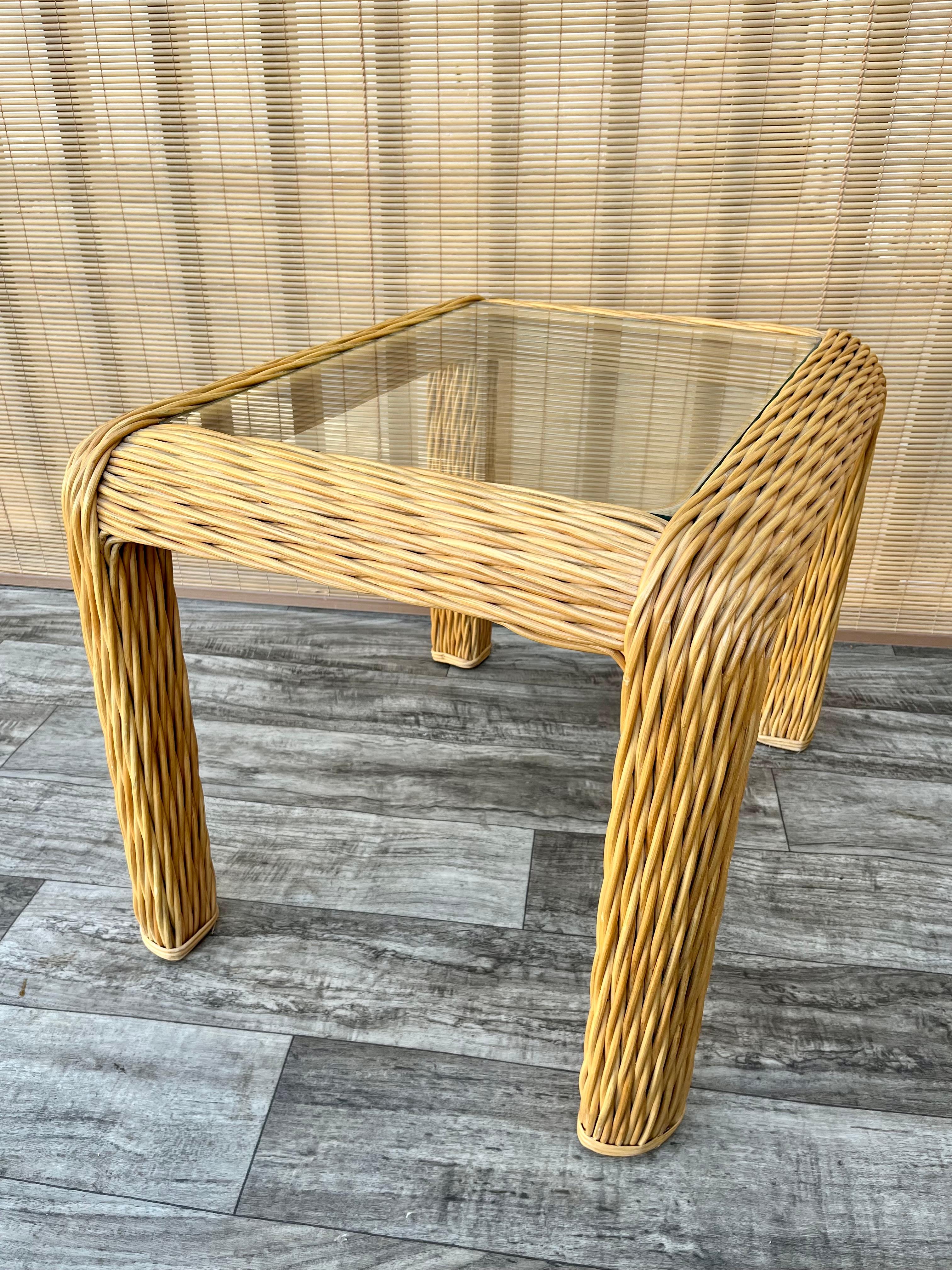 1980s Coastal Style Braided Pencil Reed Rattan Side Table For Sale 3