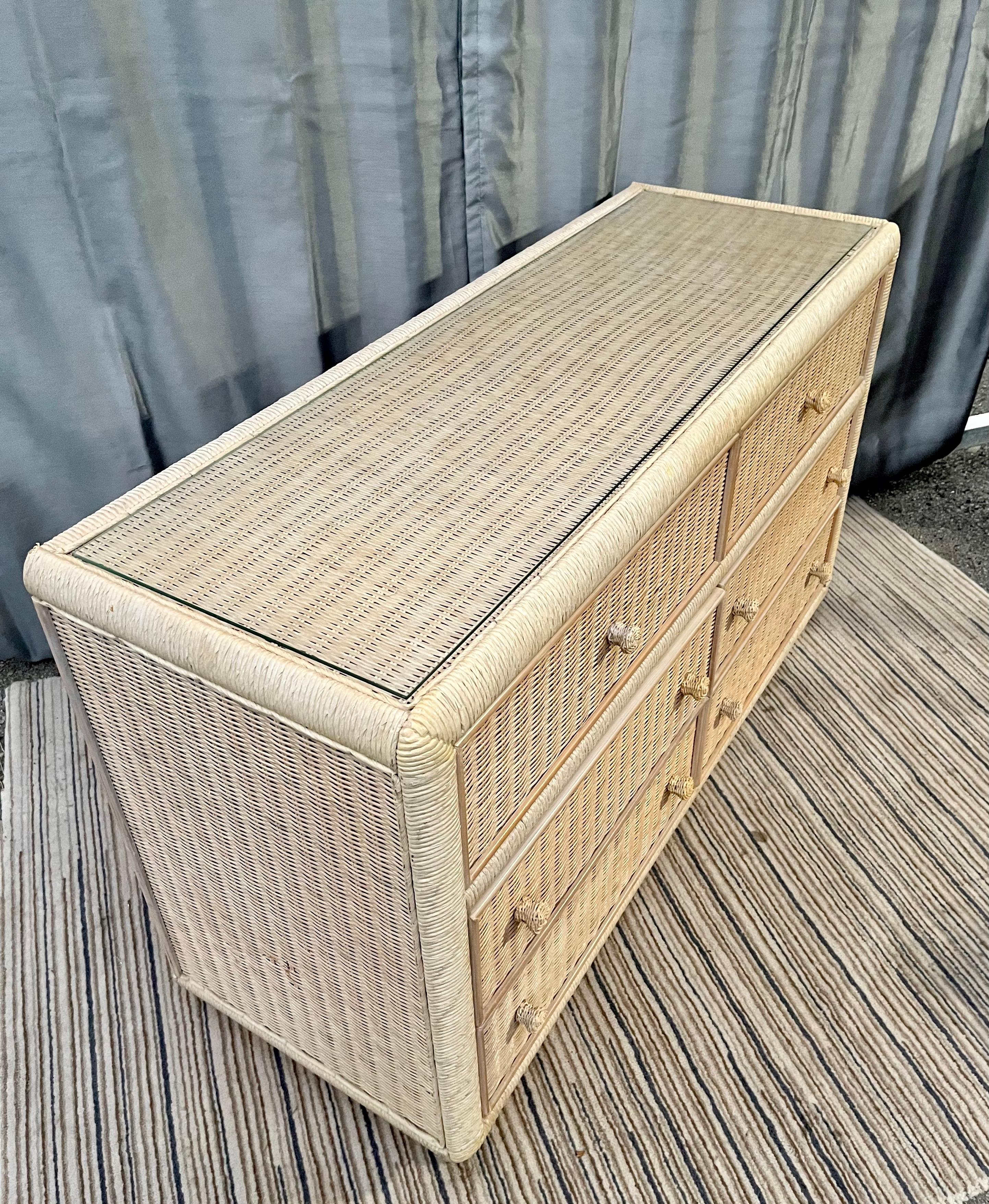 1980s, Coastal Style Wicker Six Drawers Dresser by Broyhill Furniture In Good Condition In Miami, FL