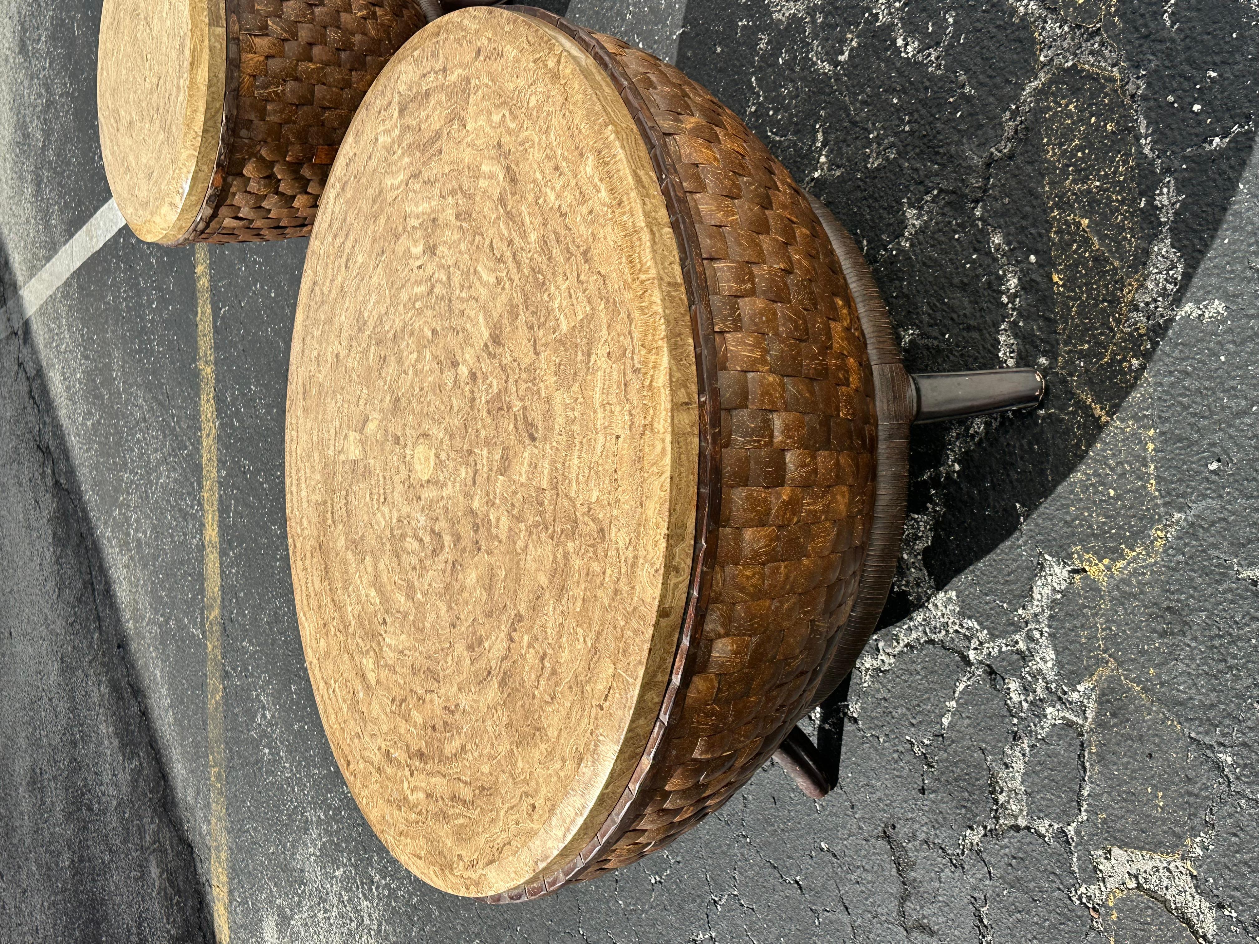 Mesa de centro escultórica de madera de coco de los años 80 en Bueno estado para la venta en Fort Lauderdale, FL