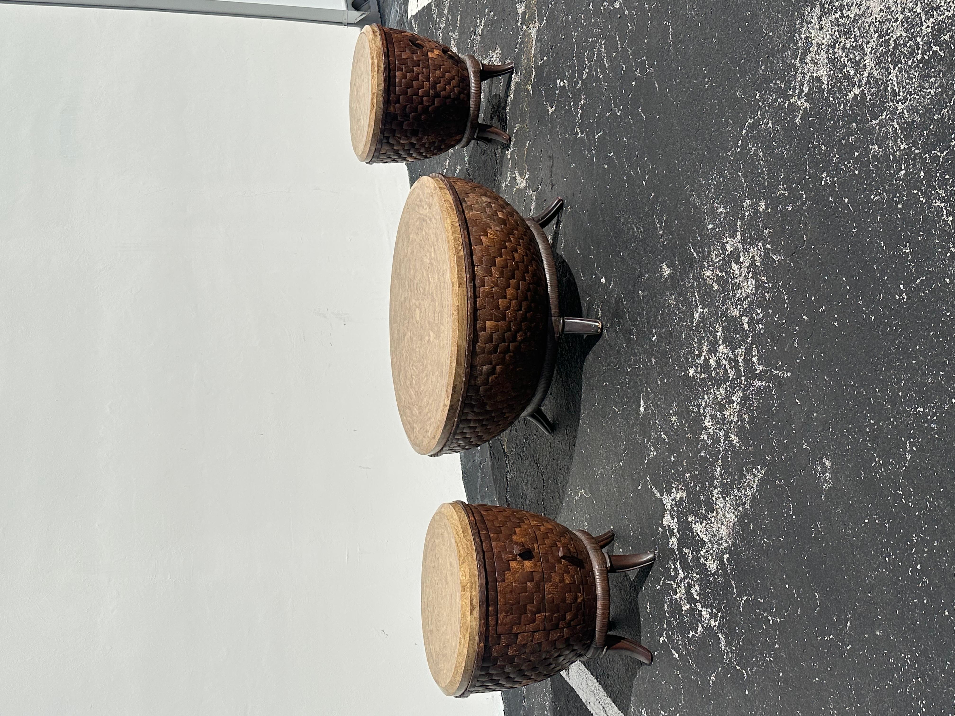 Mesa de centro escultórica de madera de coco de los años 80 en venta 2