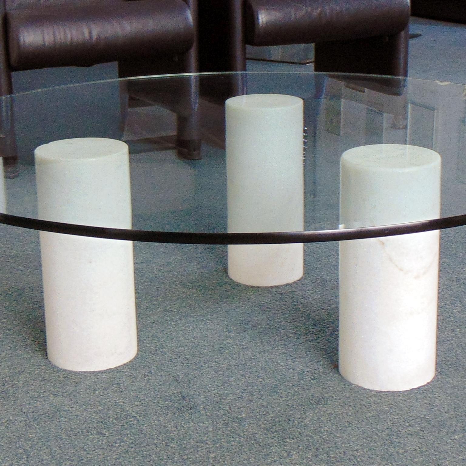1980s Coffee Table, Italian White Marble Cylindric Legs and Glass Top For Sale 6