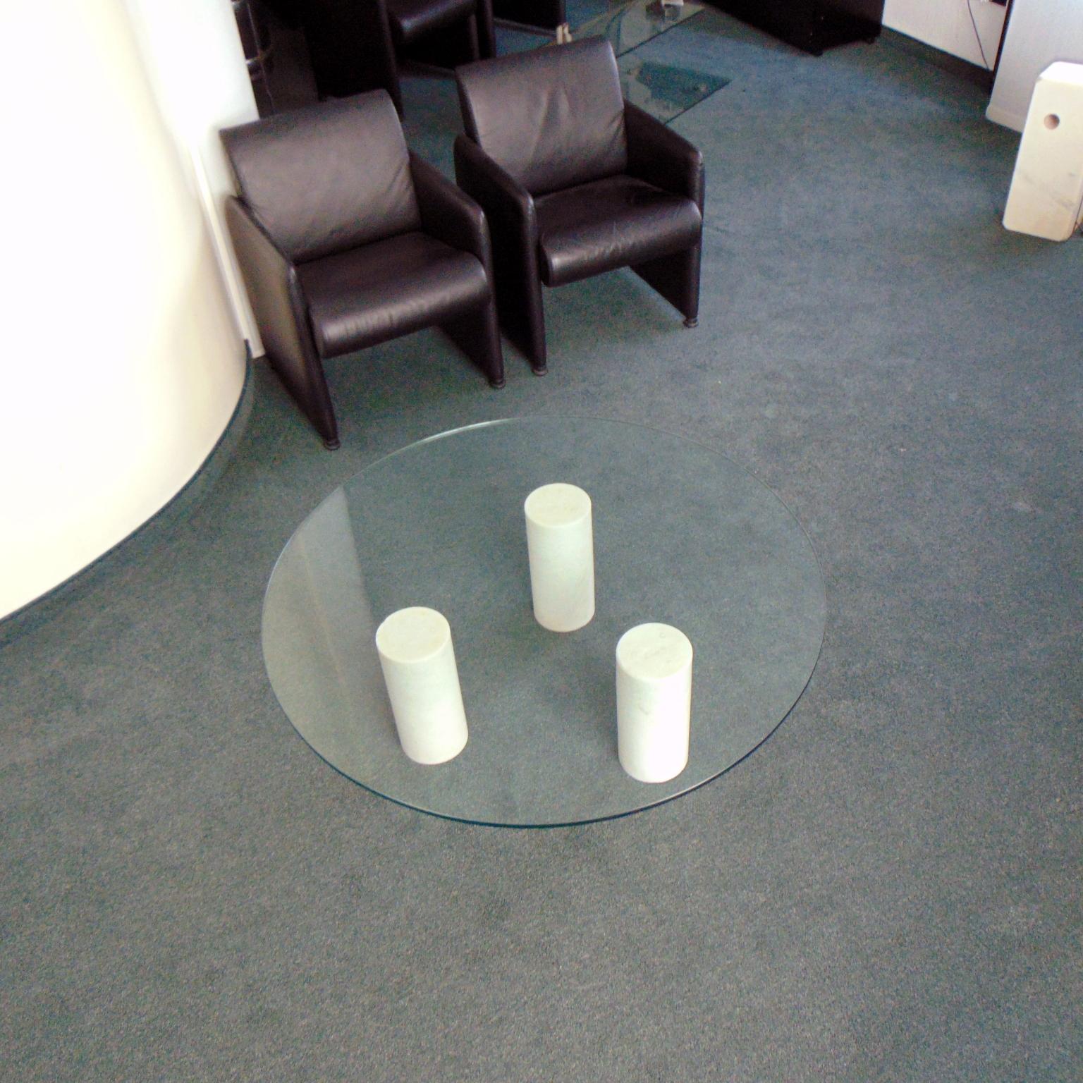 1980s Coffee Table, Italian White Marble Cylindric Legs and Glass Top For Sale 8