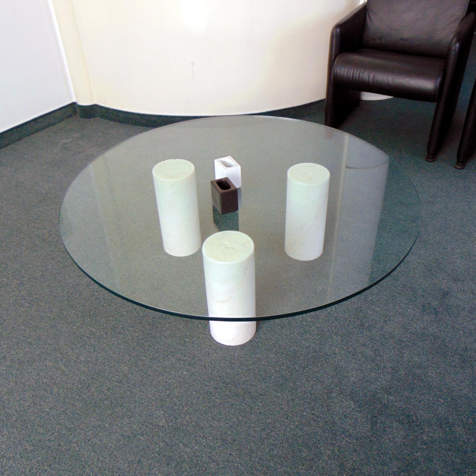1980s Coffee Table, Italian White Marble Cylindric Legs and Glass Top For Sale 10