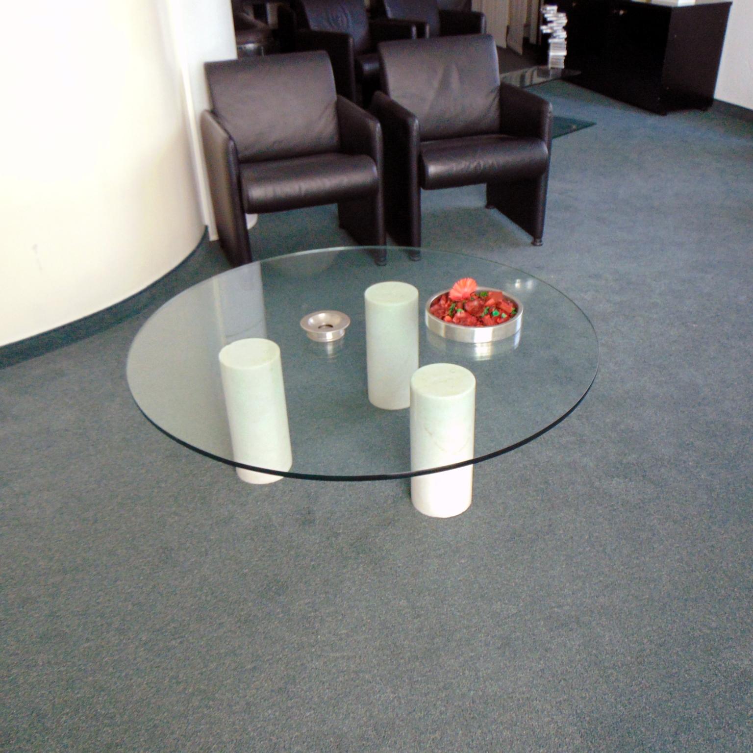 1980s Coffee Table, Italian White Marble Cylindric Legs and Glass Top For Sale 12