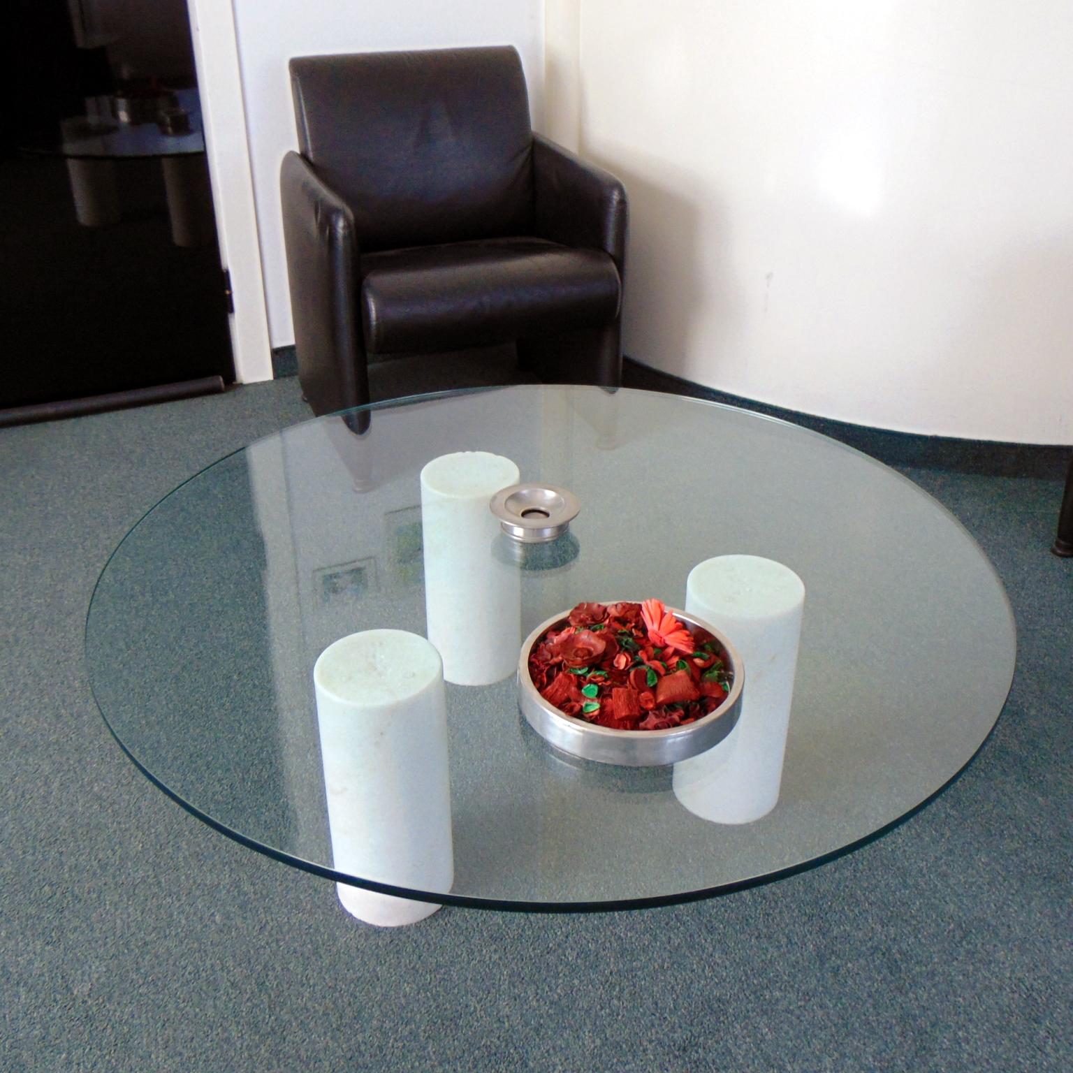 1980s Coffee Table, Italian White Marble Cylindric Legs and Glass Top For Sale 14