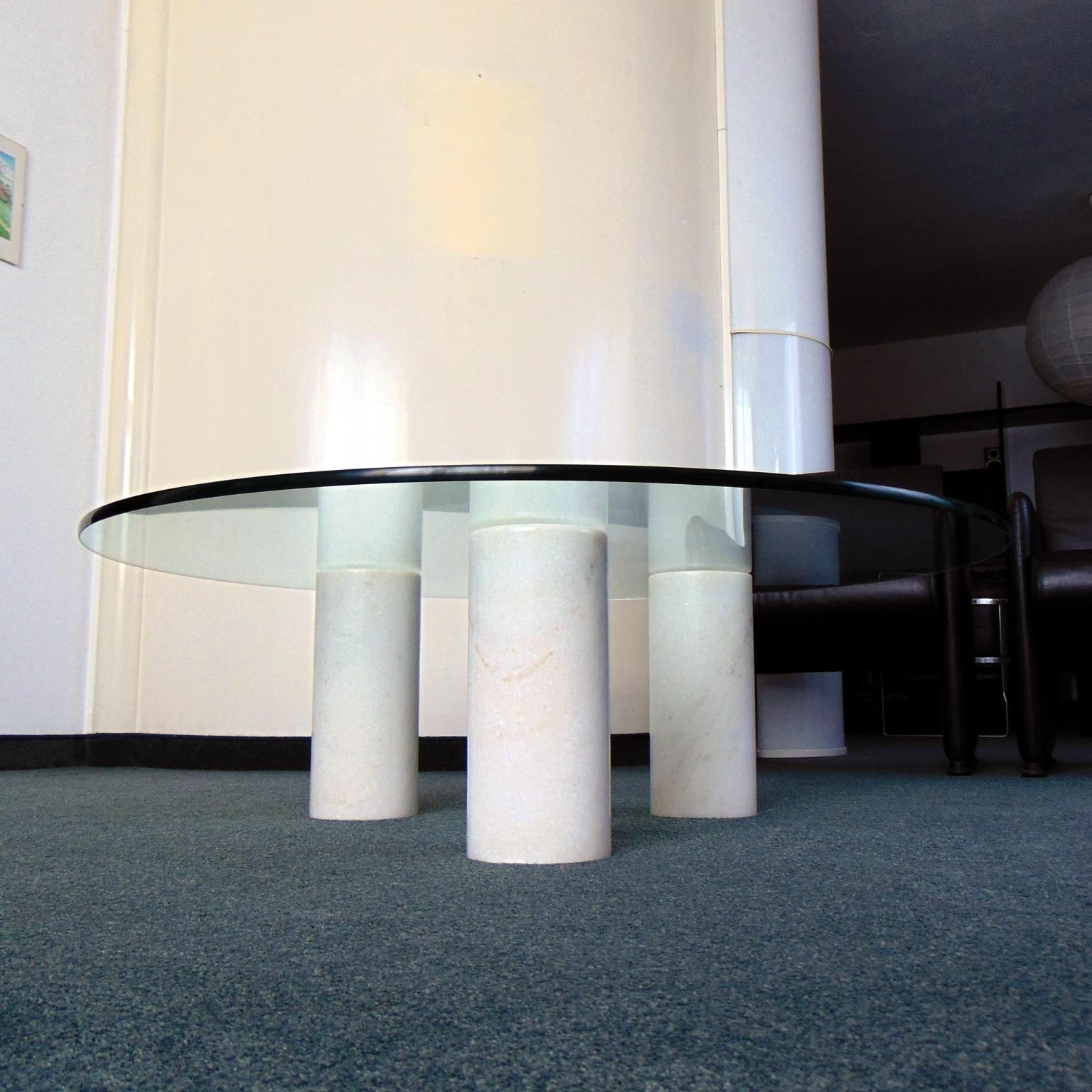 Mid-Century Modern 1980s Coffee Table, Italian White Marble Cylindric Legs and Glass Top For Sale
