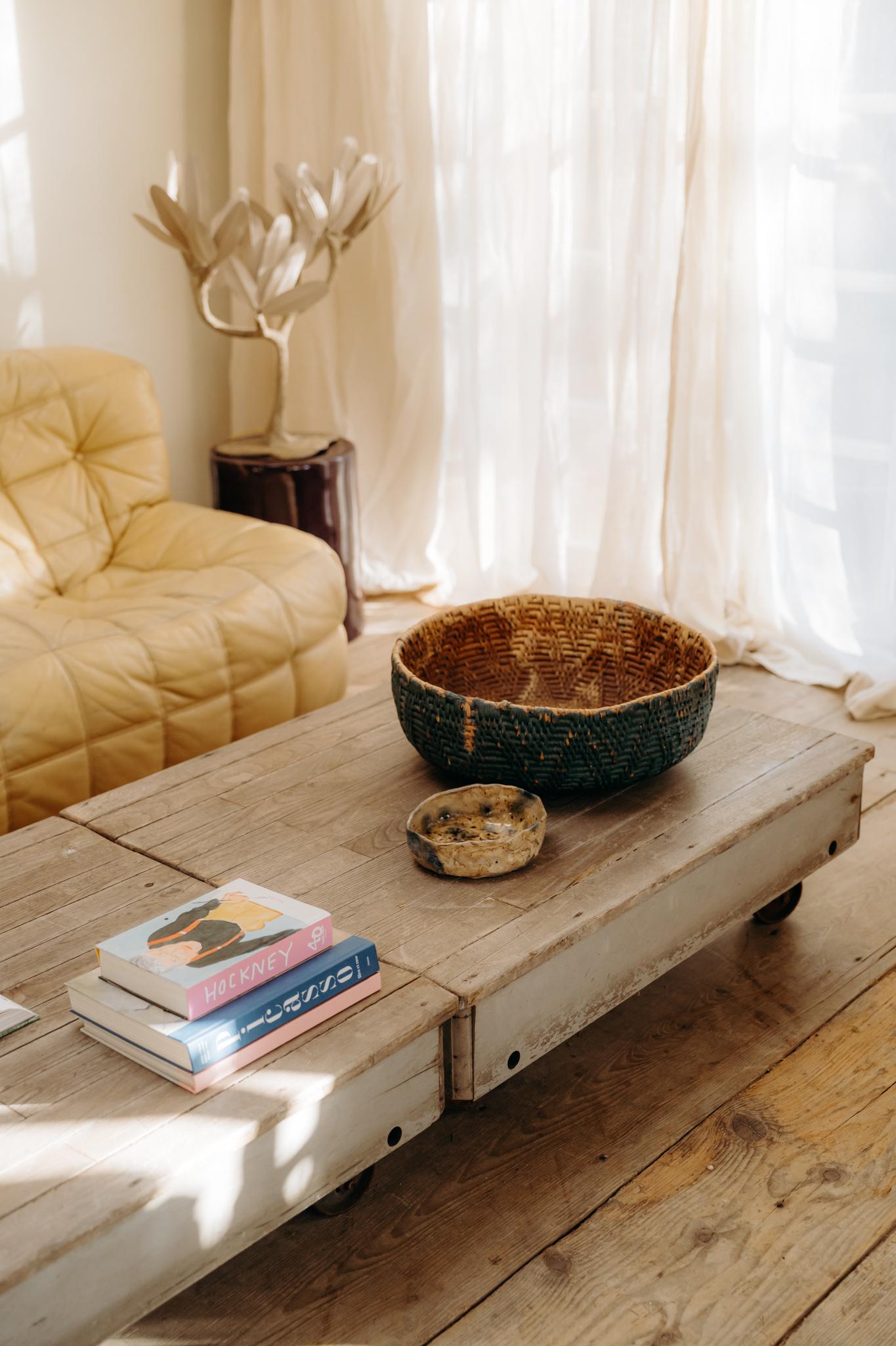 1980's coffee table on wheels For Sale 8