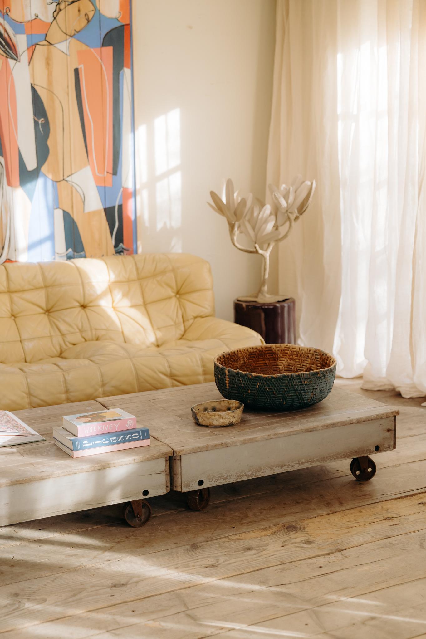 1980's coffee table on wheels For Sale 10