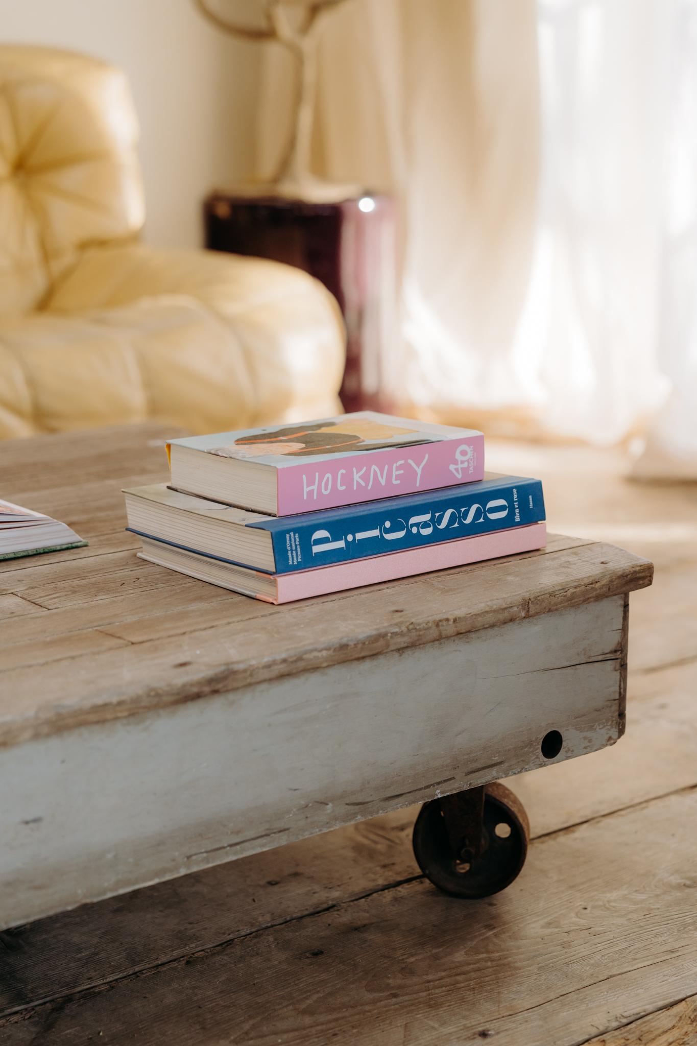 1980's coffee table on wheels For Sale 13