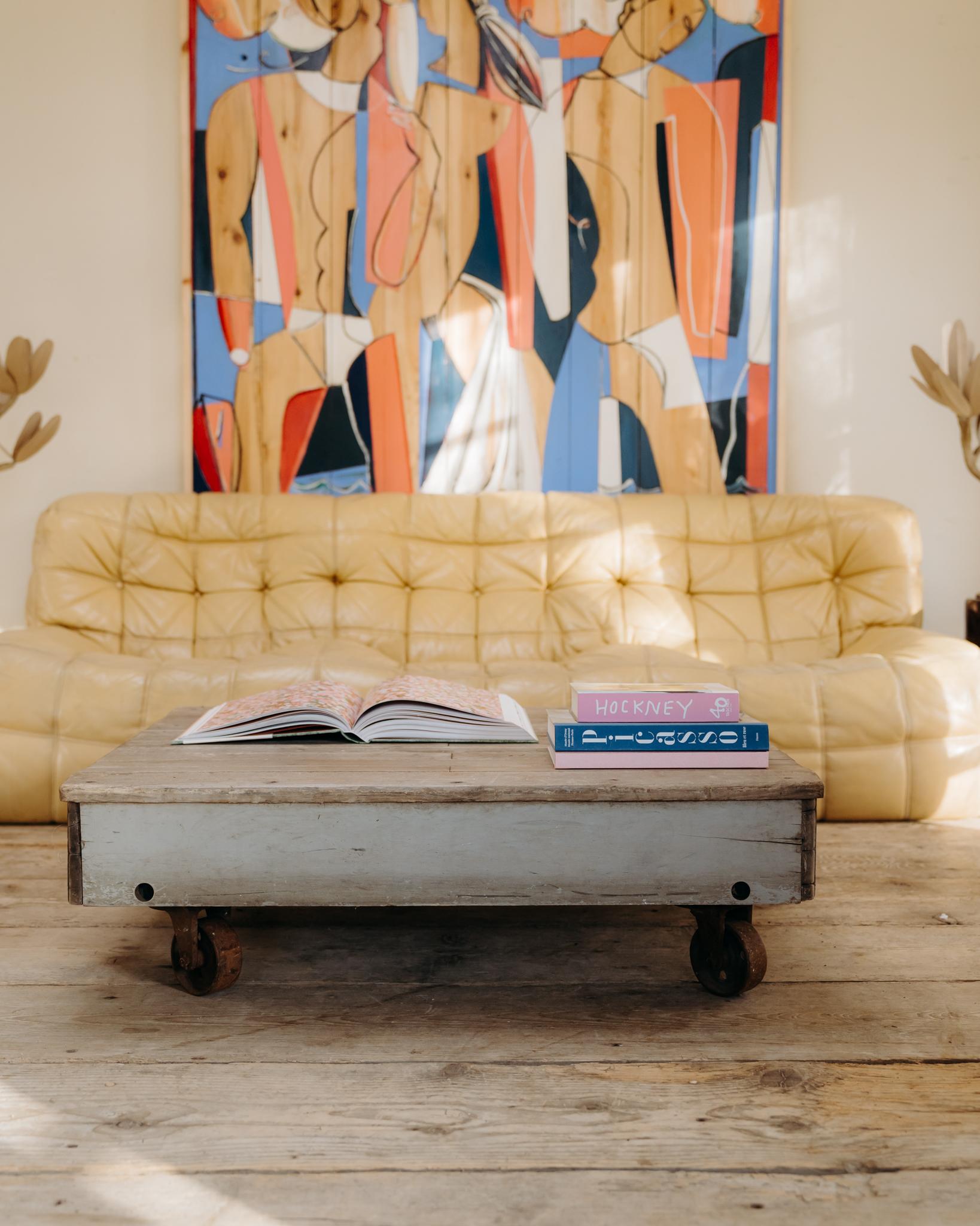 1980's coffee table on wheels For Sale 2
