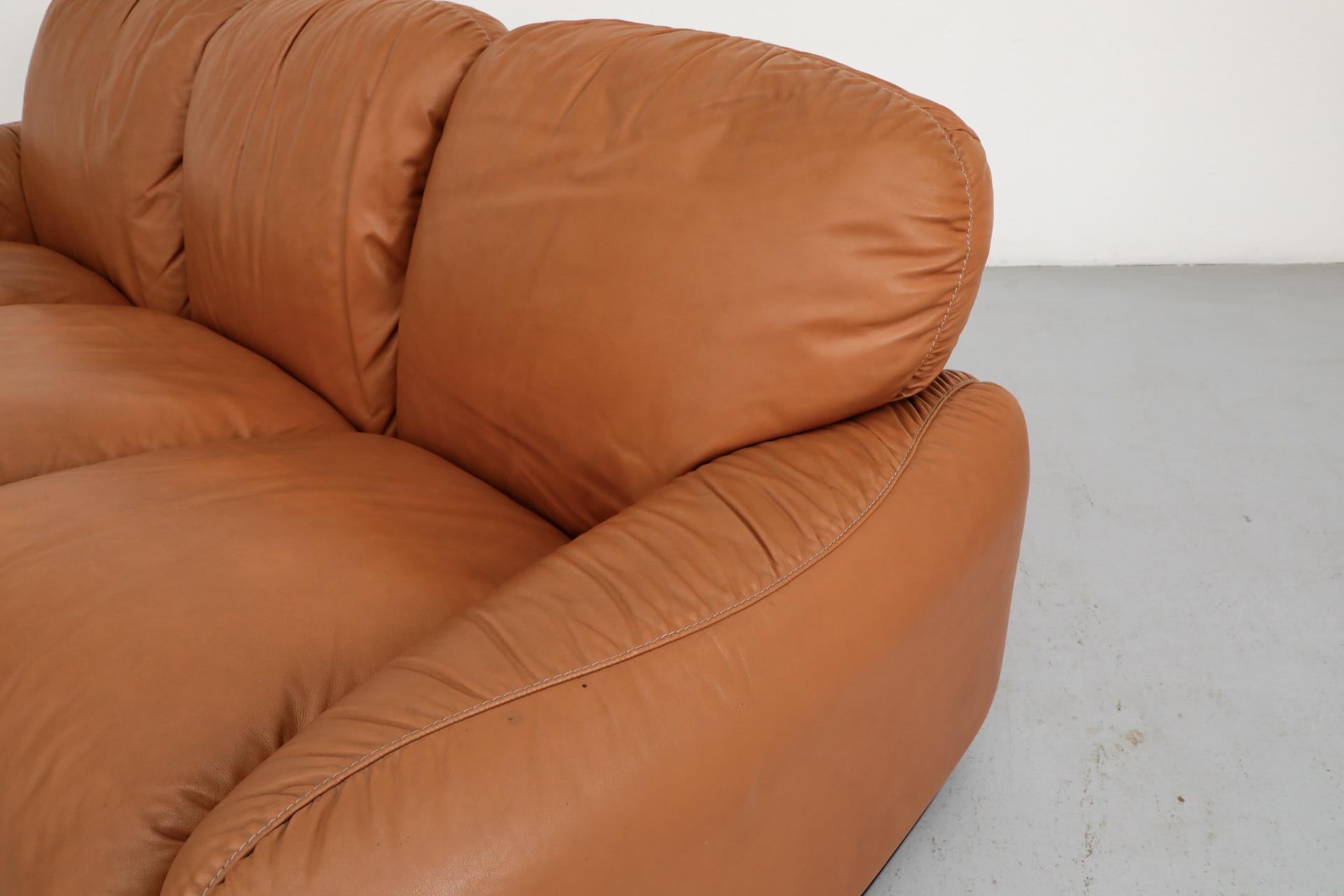 Pelle Divano a 3 posti Piumotto in pelle cognac anni '80 di Arrigo Arrigoni per Busnelli anni '80 in vendita