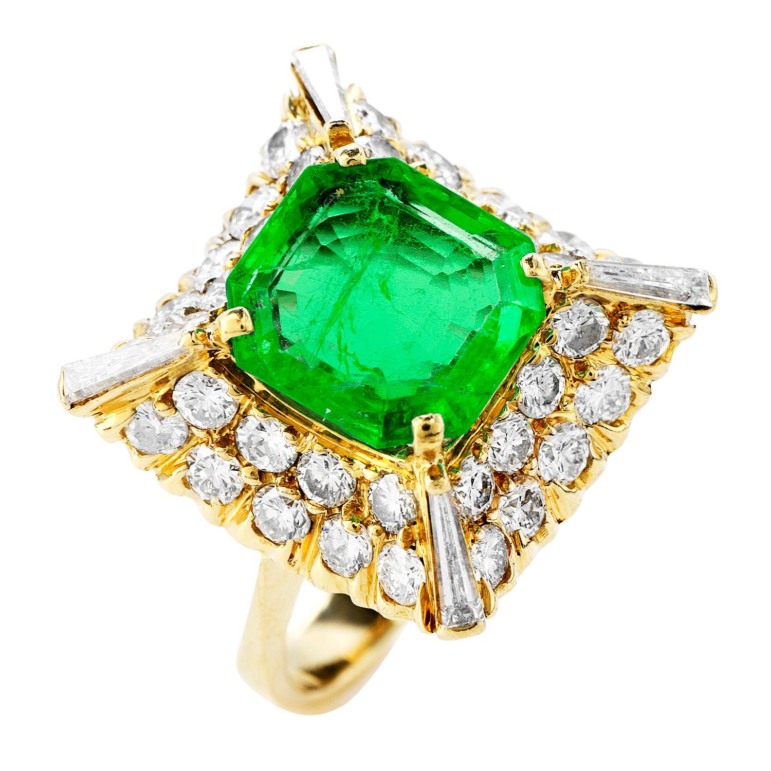 1980's Colombian Emerald Diamond 18K Gold Cocktail Ring In Excellent Condition In Miami, FL
