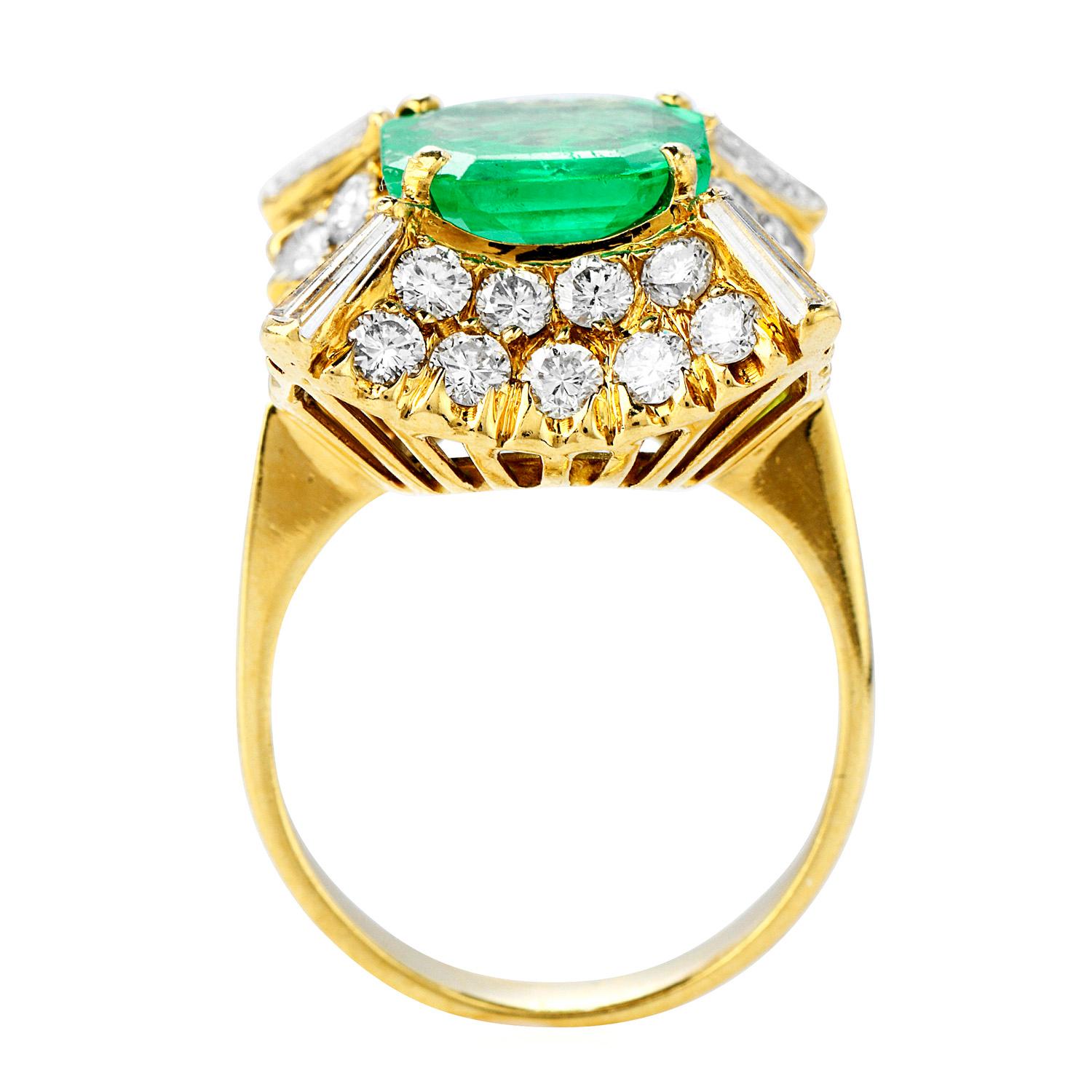 Women's or Men's 1980's Colombian Emerald Diamond 18K Gold Cocktail Ring