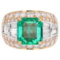 1980s Colombian Emerald Diamonds 18 Karat Yellow Gold Dome Ring