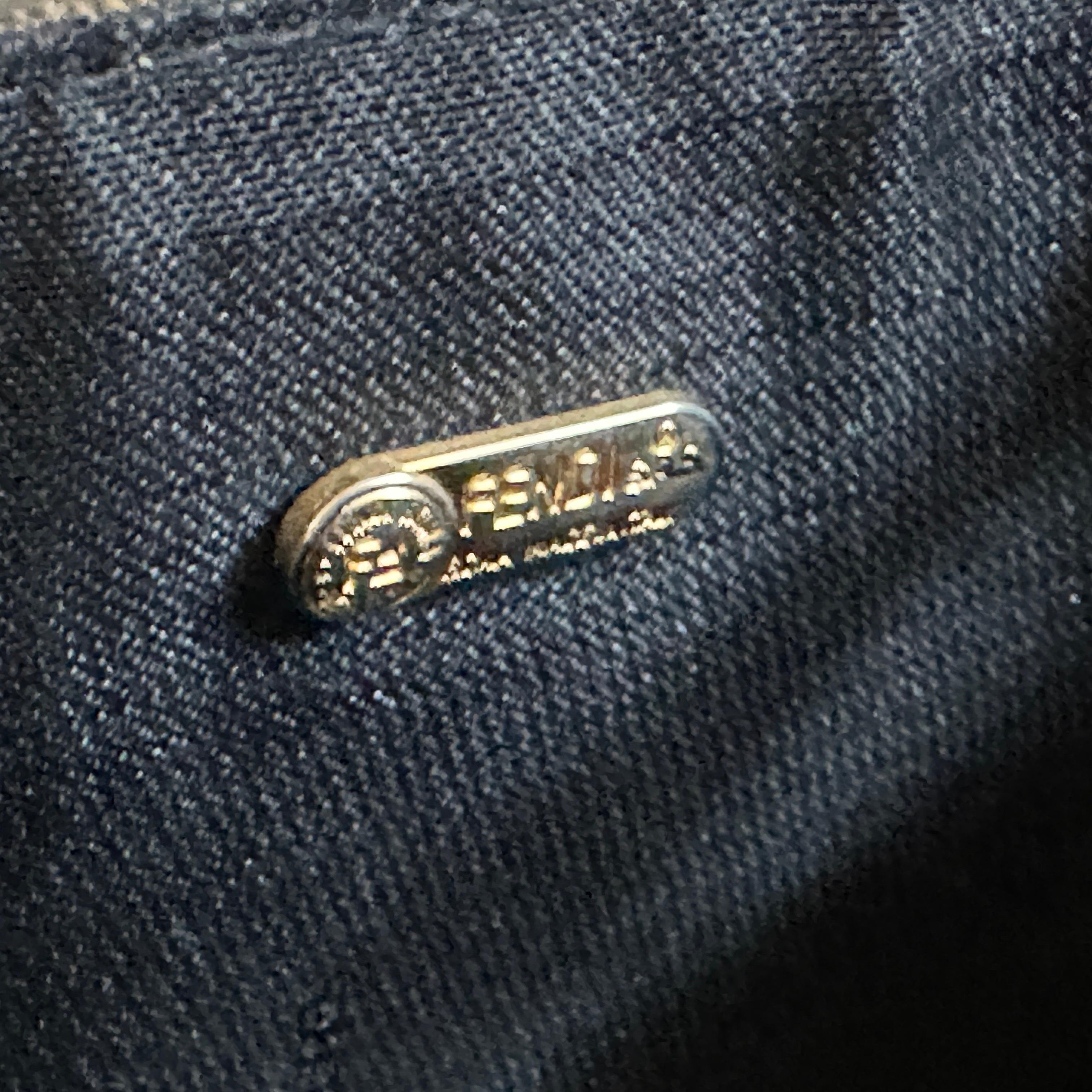 Borsa a secchiello in tela e pelle Fendi degli anni '80, in stile contemporaneo in vendita 6