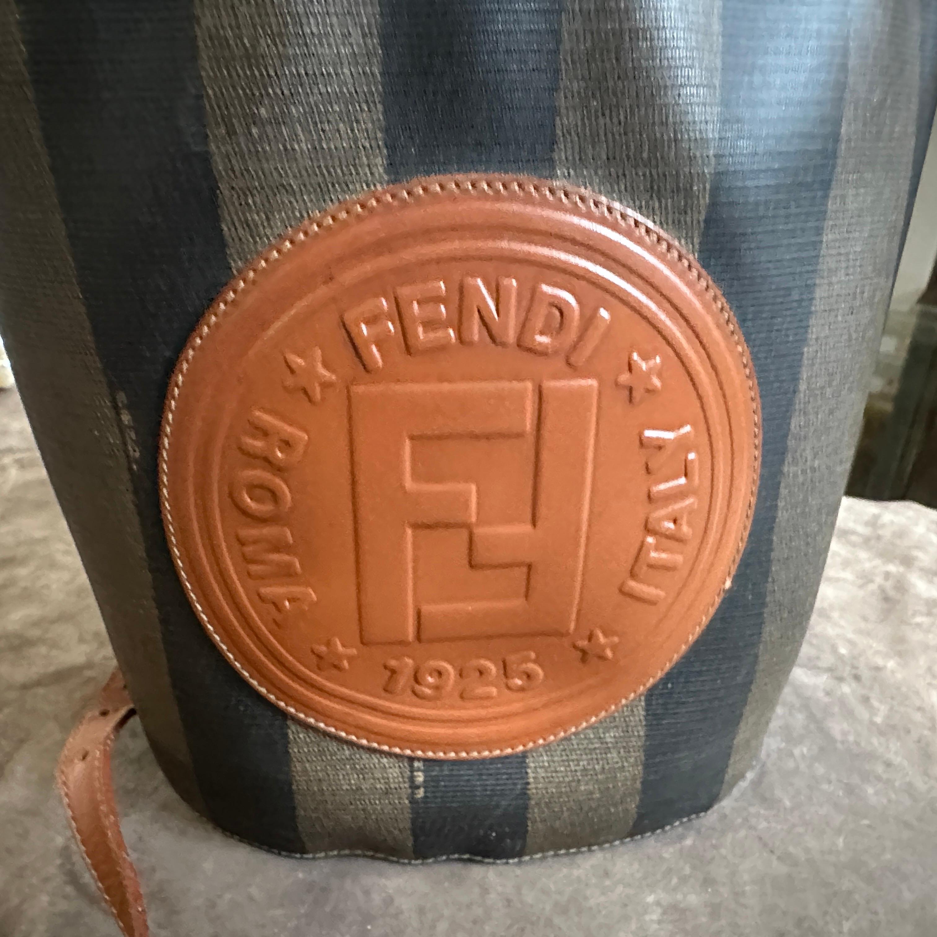 Borsa a secchiello in tela e pelle Fendi degli anni '80, in stile contemporaneo in vendita 4