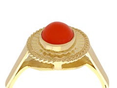 Vintage Cabochon Cut Koralle und Gelbgold Cocktail Ring
