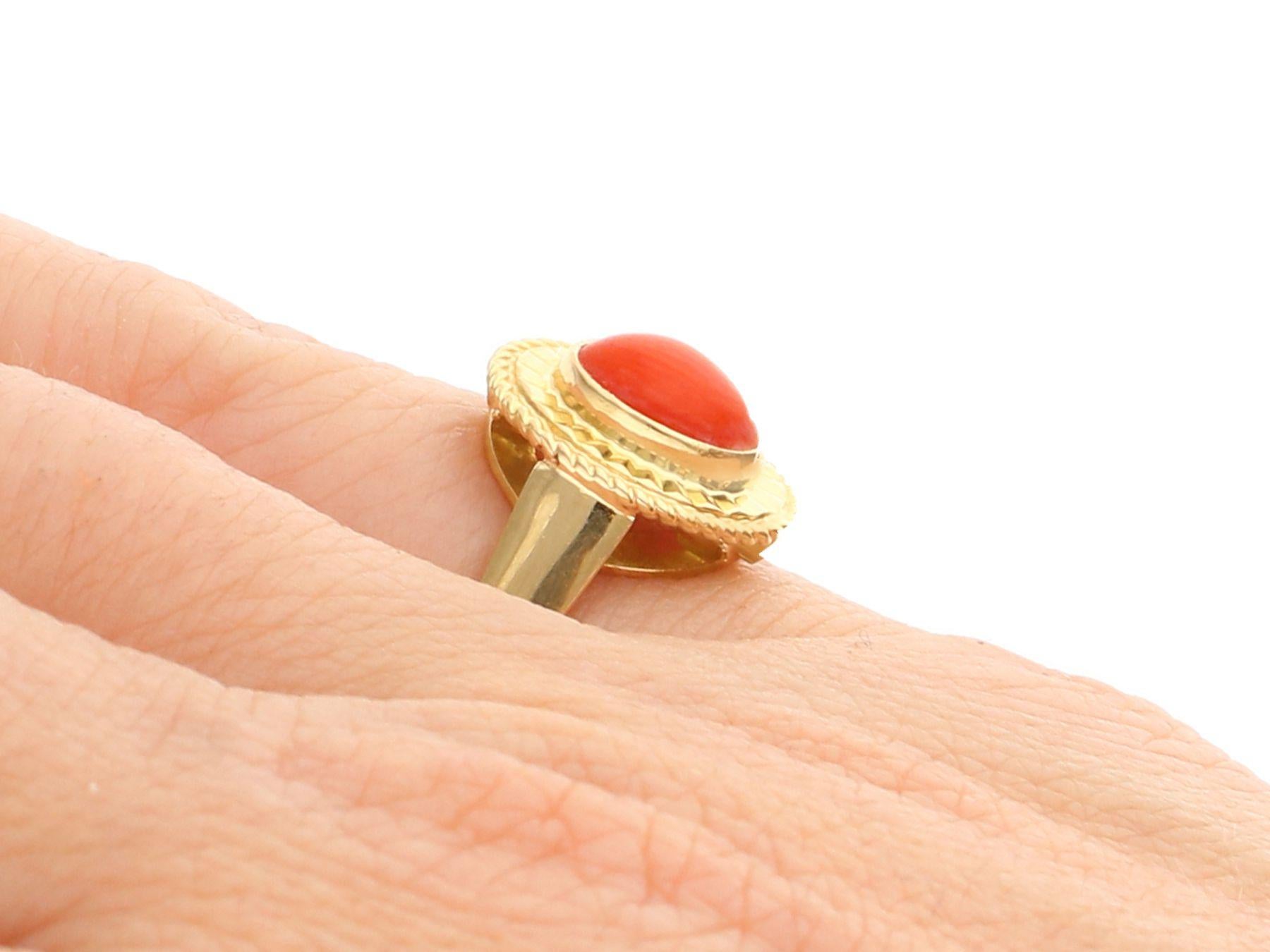 Vintage Cabochon Cut Coral and Yellow Gold Cocktail Ring In Excellent Condition For Sale In Jesmond, Newcastle Upon Tyne