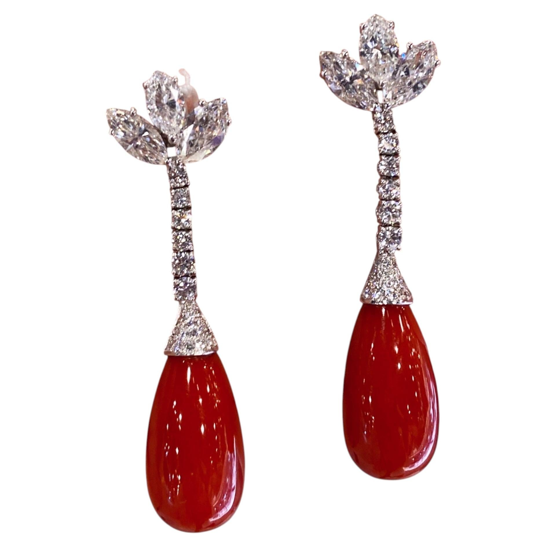 Orecchini pendenti degli anni ’80 con corallo, diamanti e oro bianco 18 carati