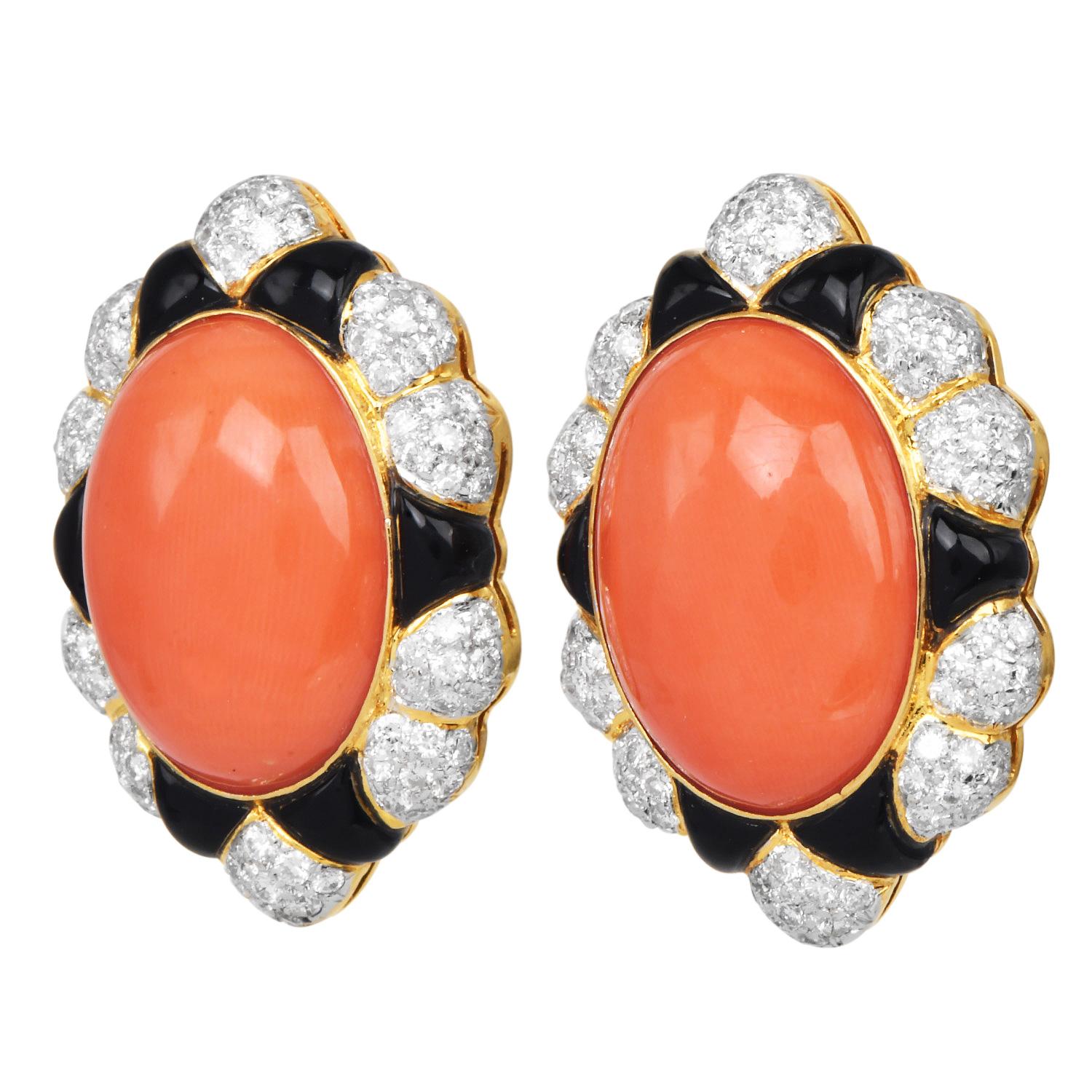 1980s Coral, Onyx, Diamond & 18K Yellow Gold Clip-On Earrings In New Condition For Sale In Miami, FL