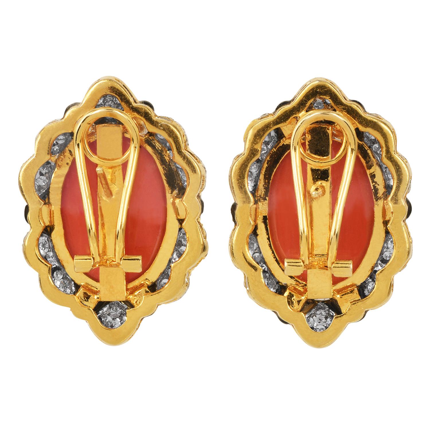 Women's 1980s Coral, Onyx, Diamond & 18K Yellow Gold Clip-On Earrings For Sale
