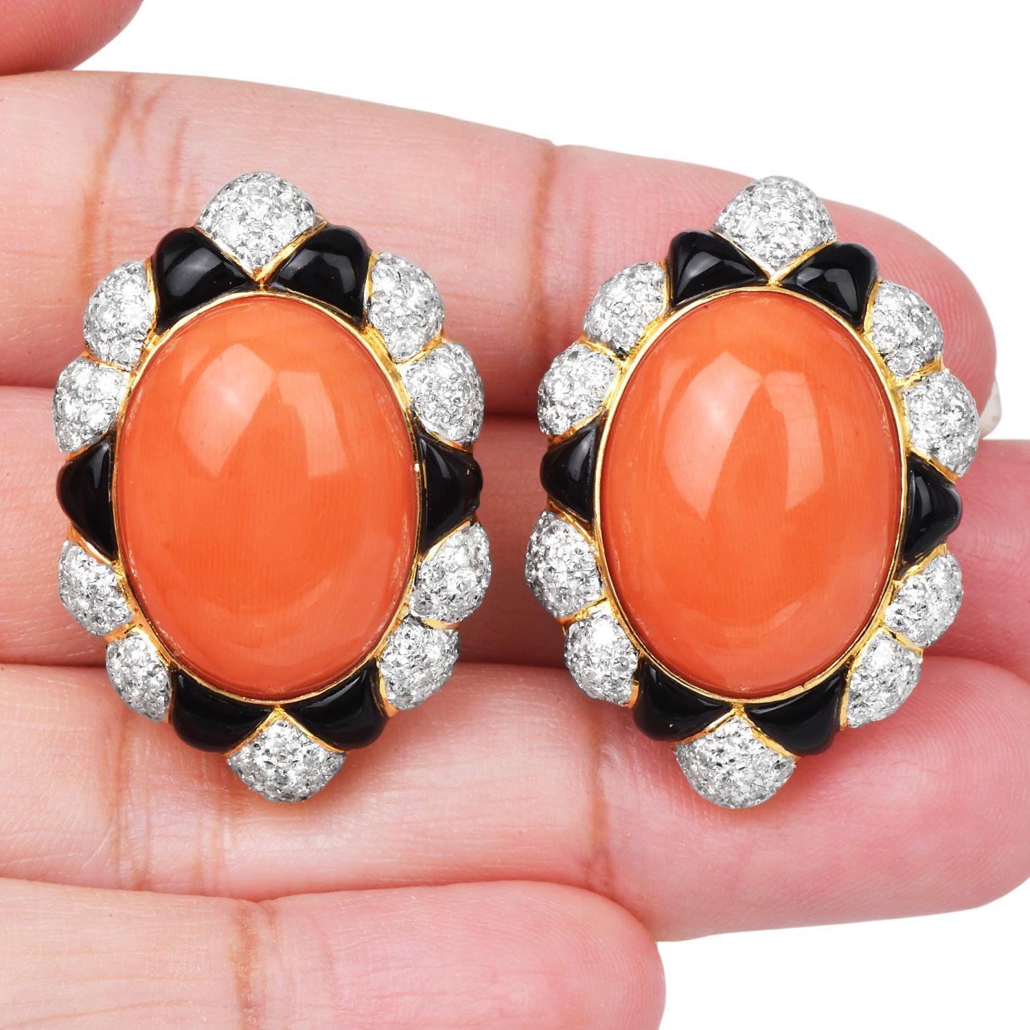 1980s Coral, Onyx, Diamond & 18K Yellow Gold Clip-On Earrings For Sale 2