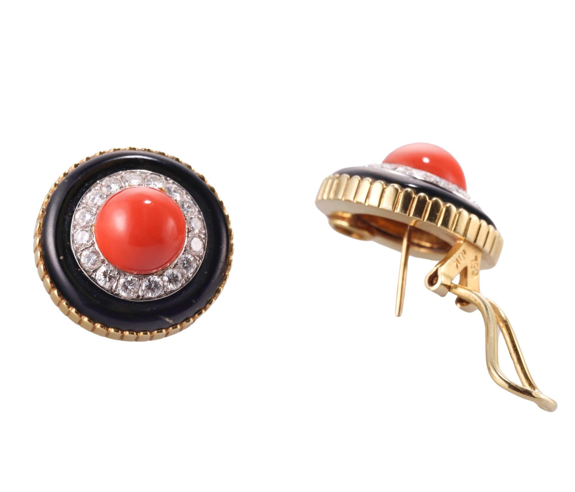 1980er Jahre Koralle Onyx Diamant Gold Knopfleiste Ohrringe im Zustand „Hervorragend“ im Angebot in New York, NY