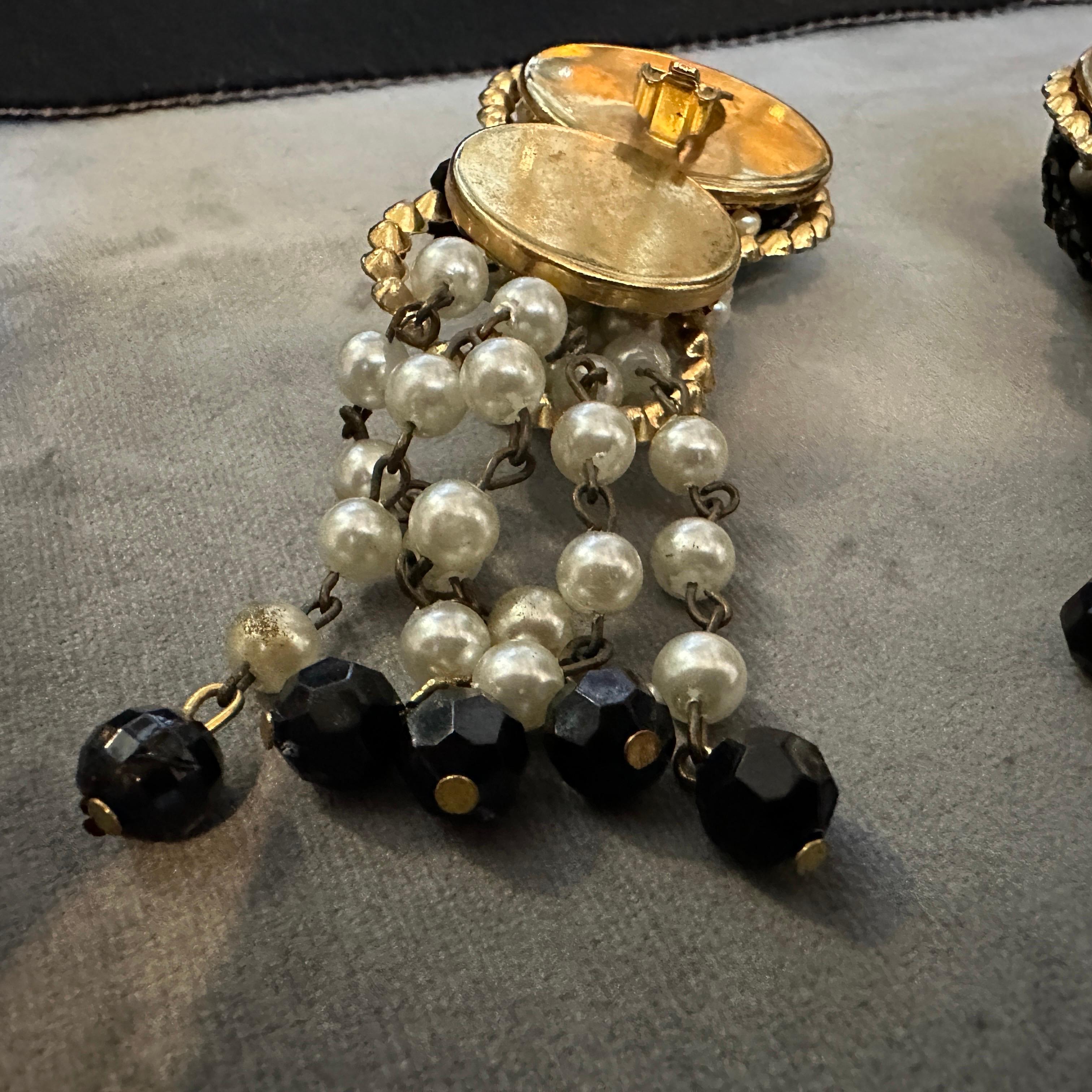 1980s Costume Jewelry Black Bead and Cream Pearls Italian Clip-on Earrings For Sale 5