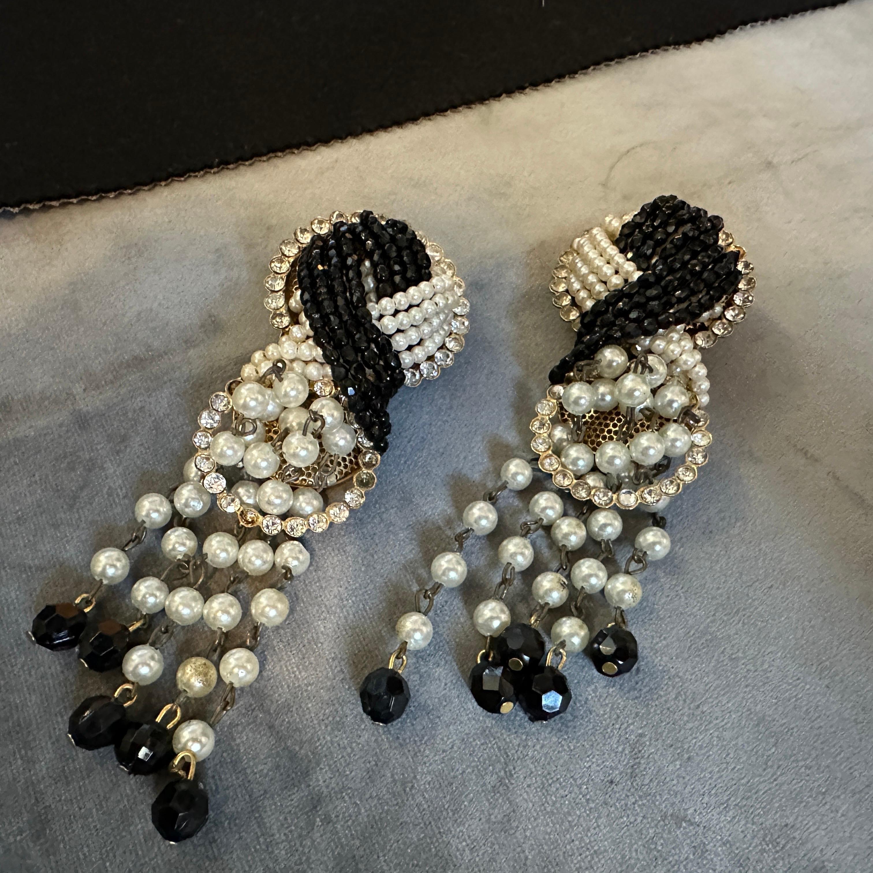 Neoclassical 1980s Costume Jewelry Black Bead and Cream Pearls Italian Clip-on Earrings For Sale