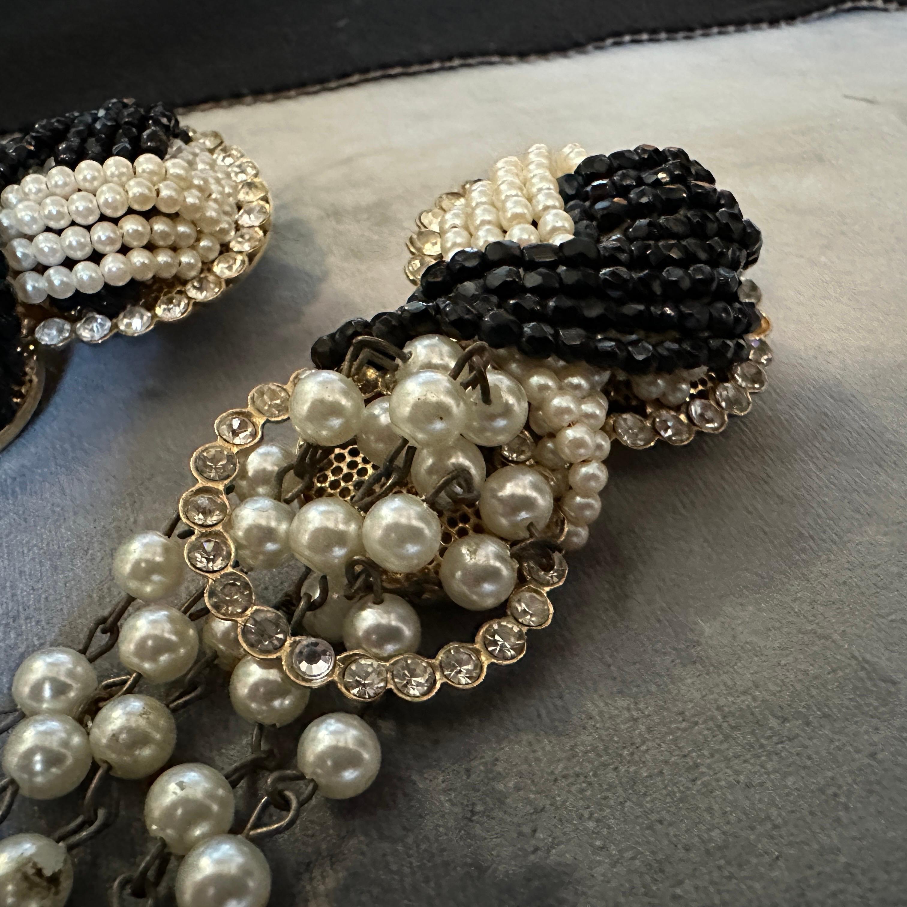 1980s Costume Jewelry Black Bead and Cream Pearls Italian Clip-on Earrings In Excellent Condition For Sale In Aci Castello, IT