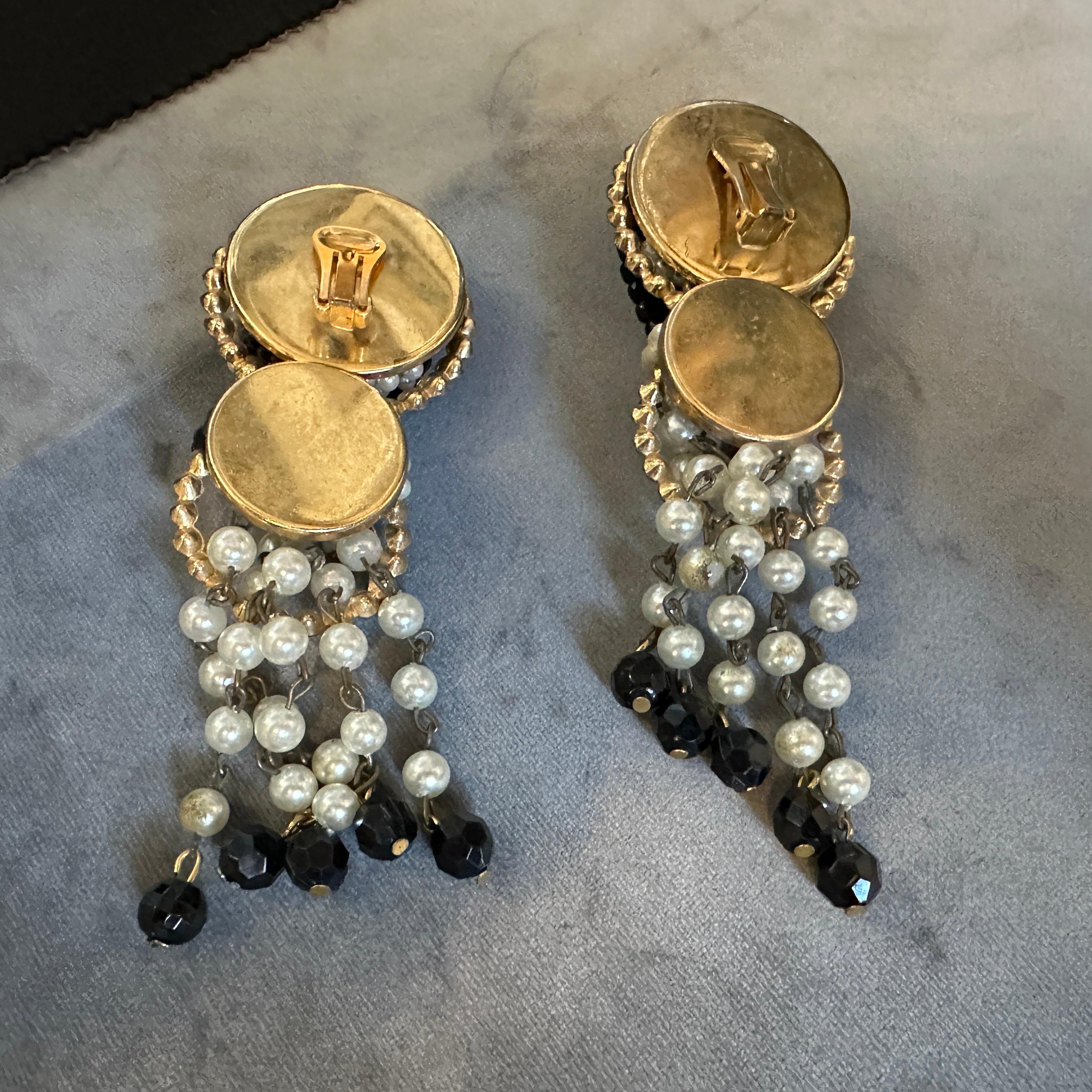 Women's 1980s Costume Jewelry Black Bead and Cream Pearls Italian Clip-on Earrings For Sale