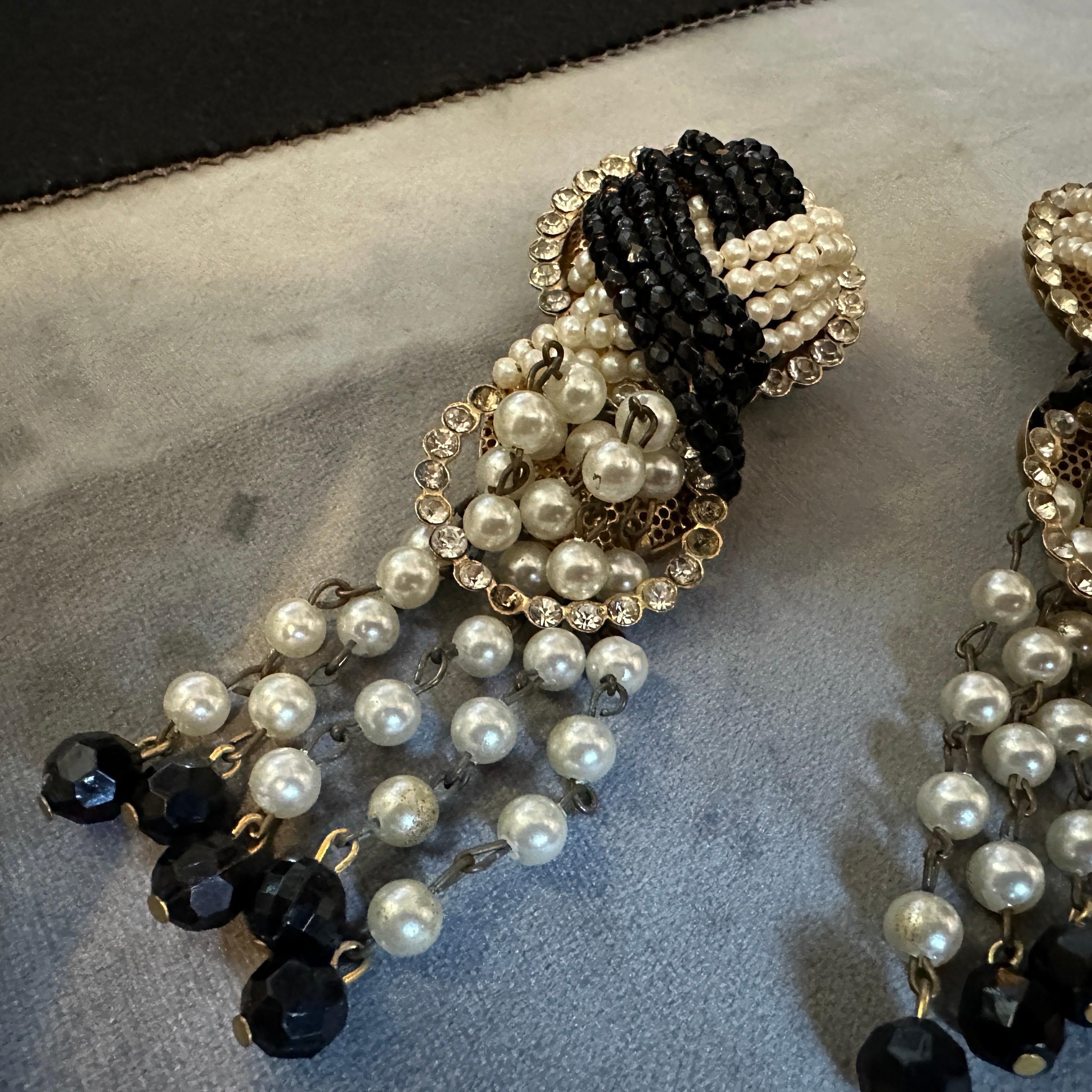 1980s Costume Jewelry Black Bead and Cream Pearls Italian Clip-on Earrings For Sale 1