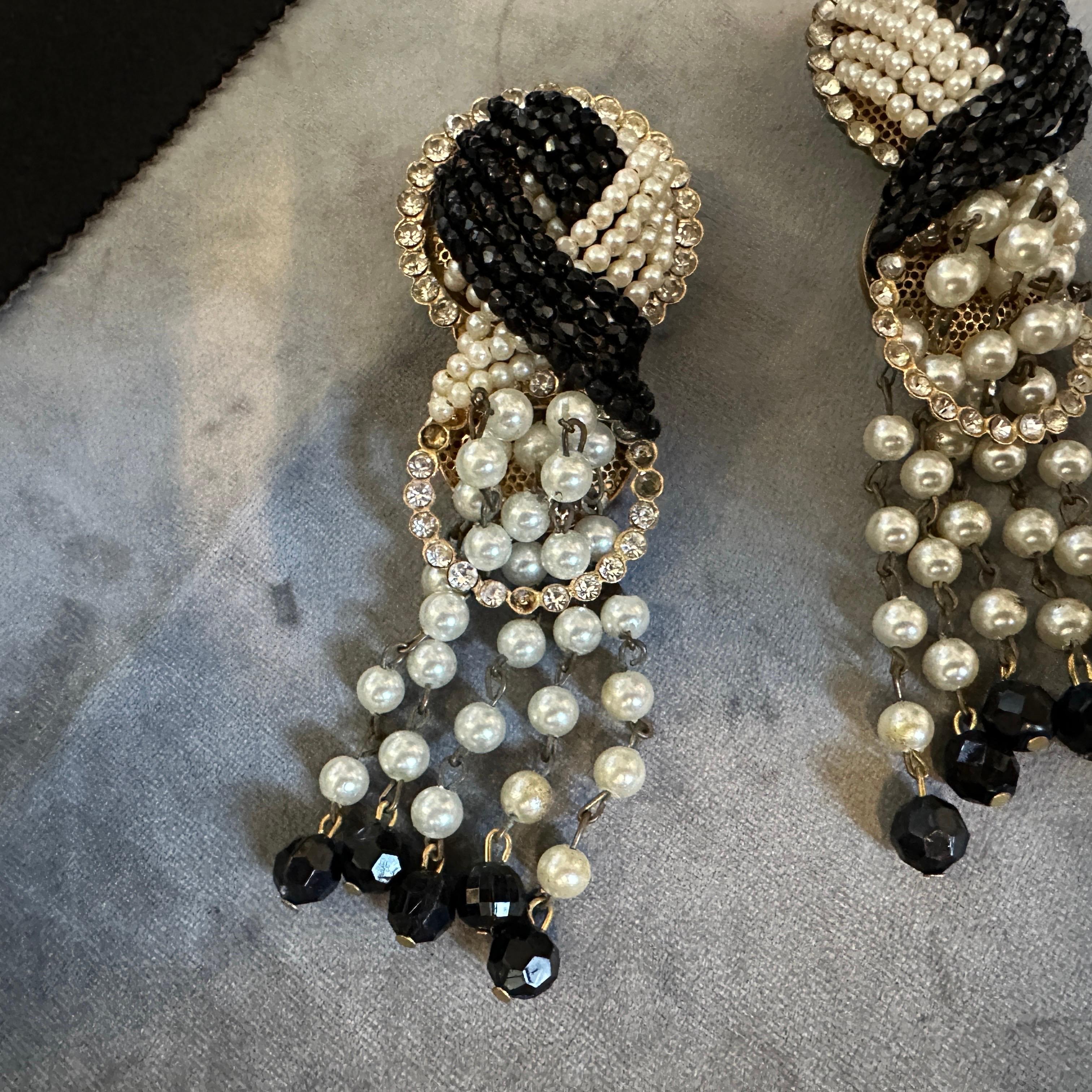 1980s Costume Jewelry Black Bead and Cream Pearls Italian Clip-on Earrings For Sale 3