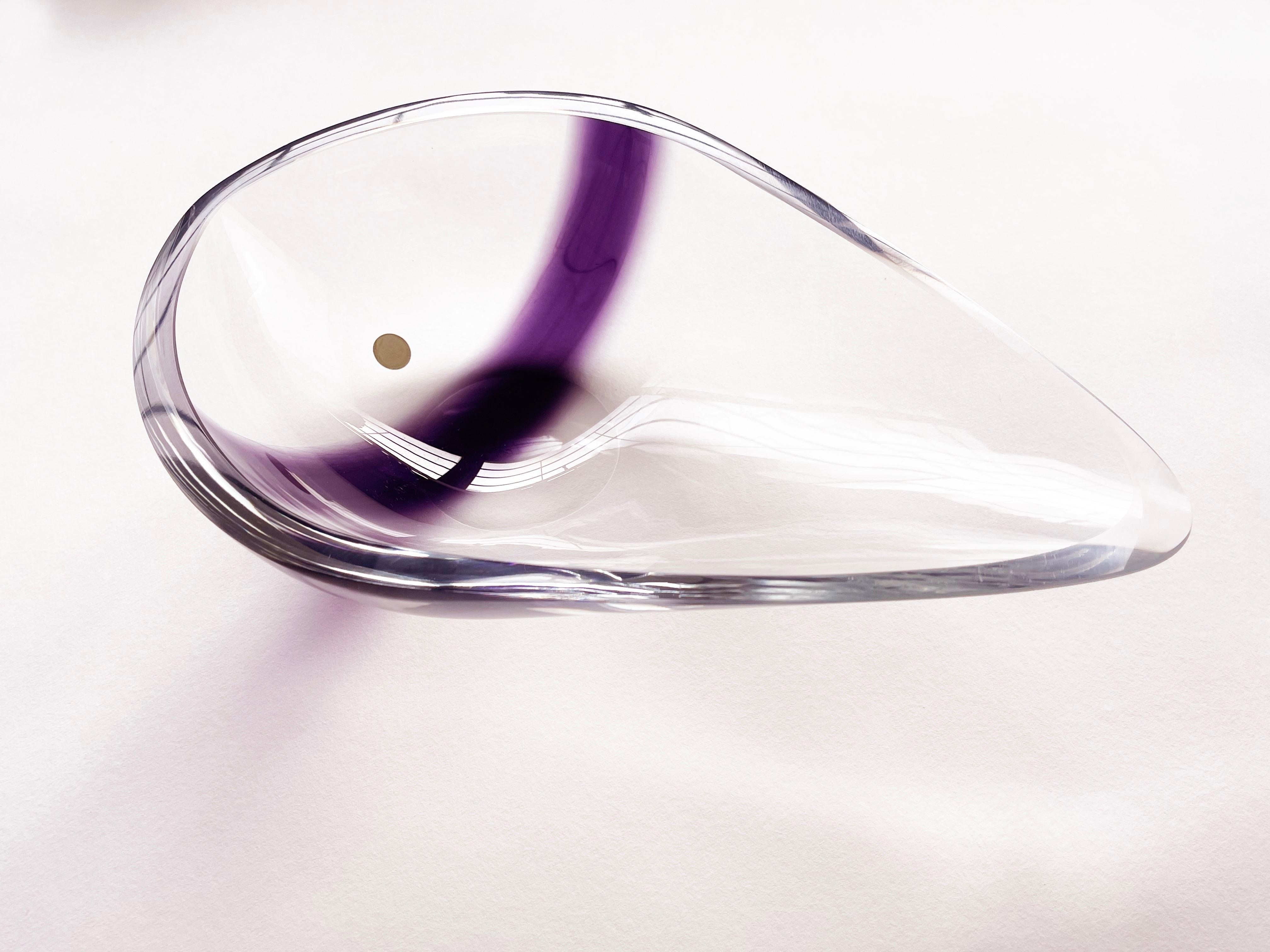 Mid-Century moderno Ciotola di cristallo anni '80 'Akzent' di Peill & Putzler con accenti viola, Germania Ovest in vendita
