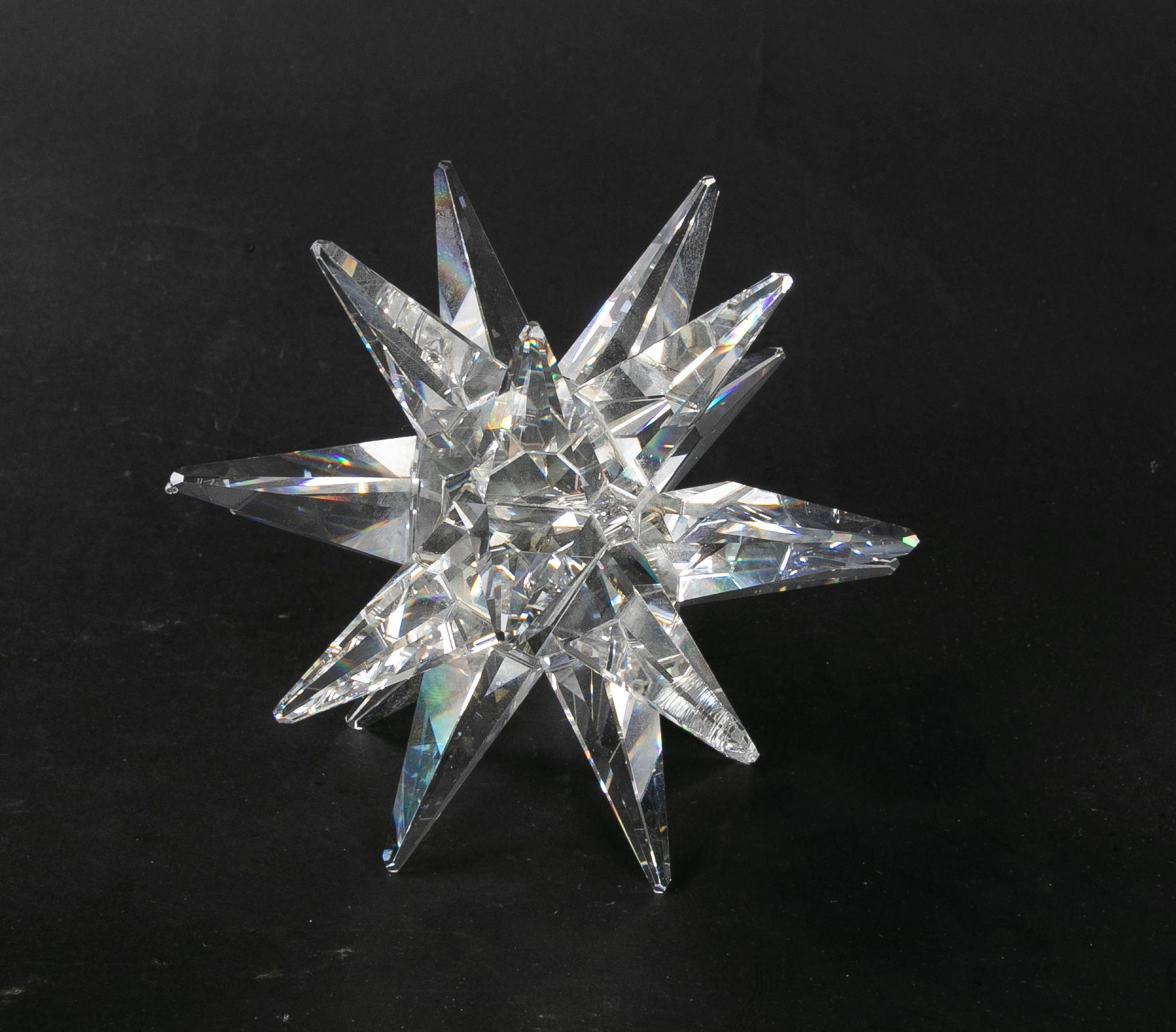 1980s Crystal Paperweight in the Shape of a Star  For Sale 6