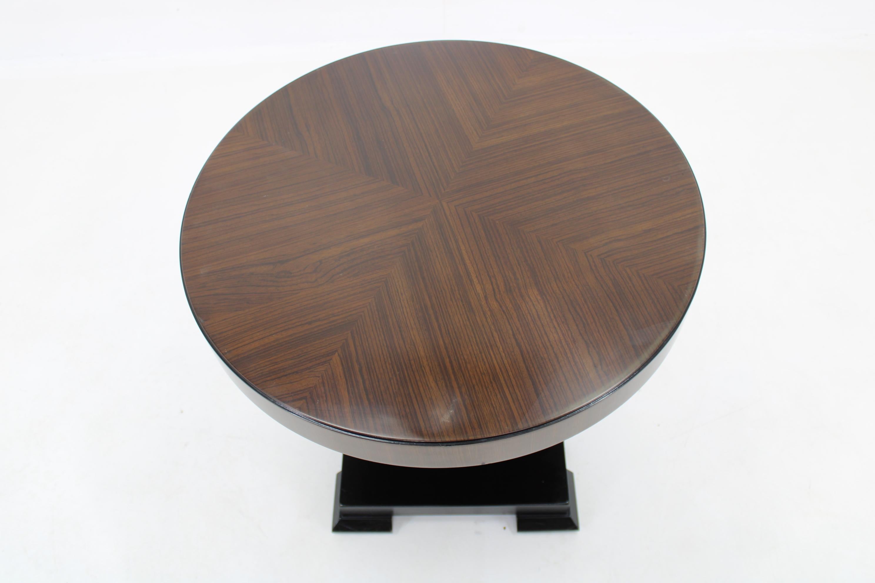 Mid-Century Modern 1980s Cubistic Shaped Round Coffee Table, 10 items available For Sale