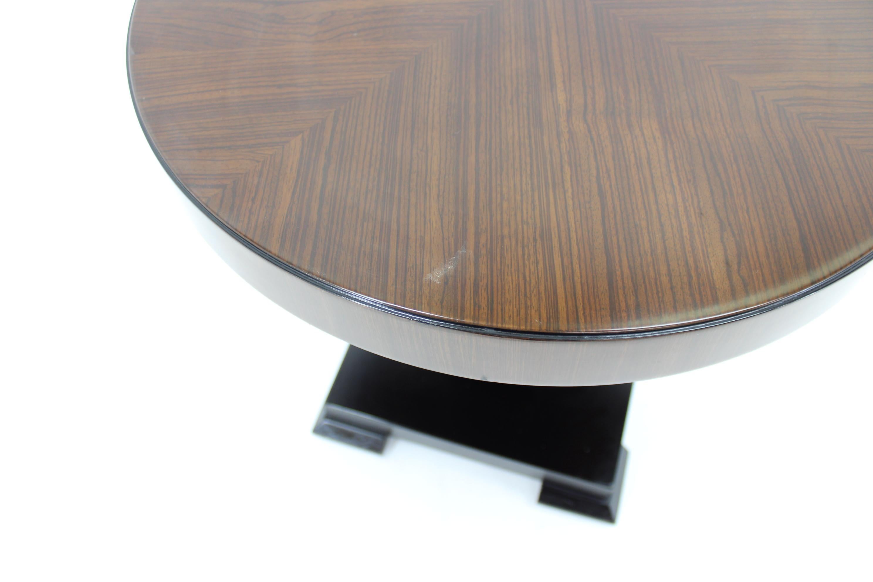 Late 20th Century 1980s Cubistic Shaped Round Coffee Table, 10 items available For Sale