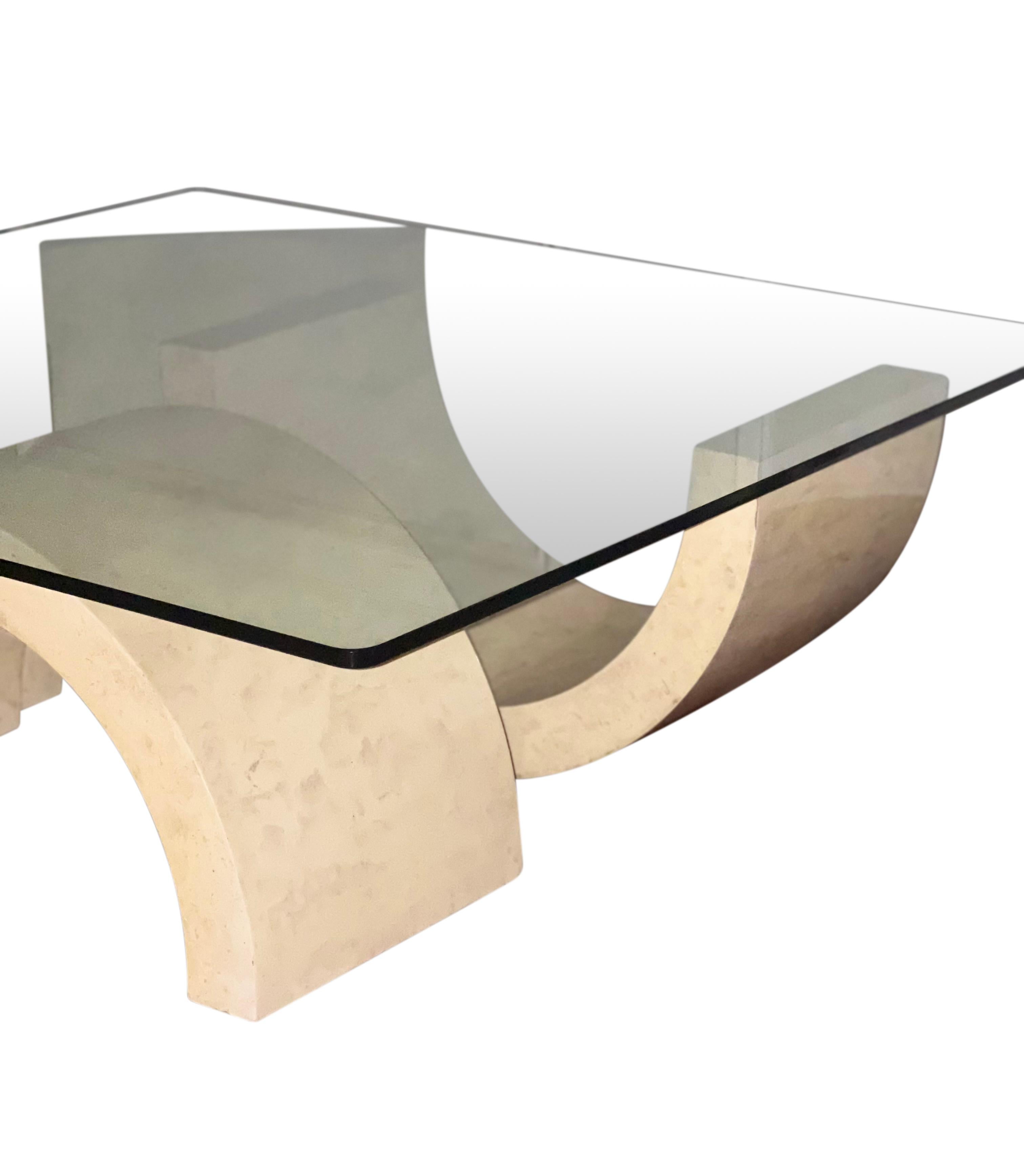Fin du 20e siècle Table basse à base sculpturale en fausse pierre des années 1980 en vente