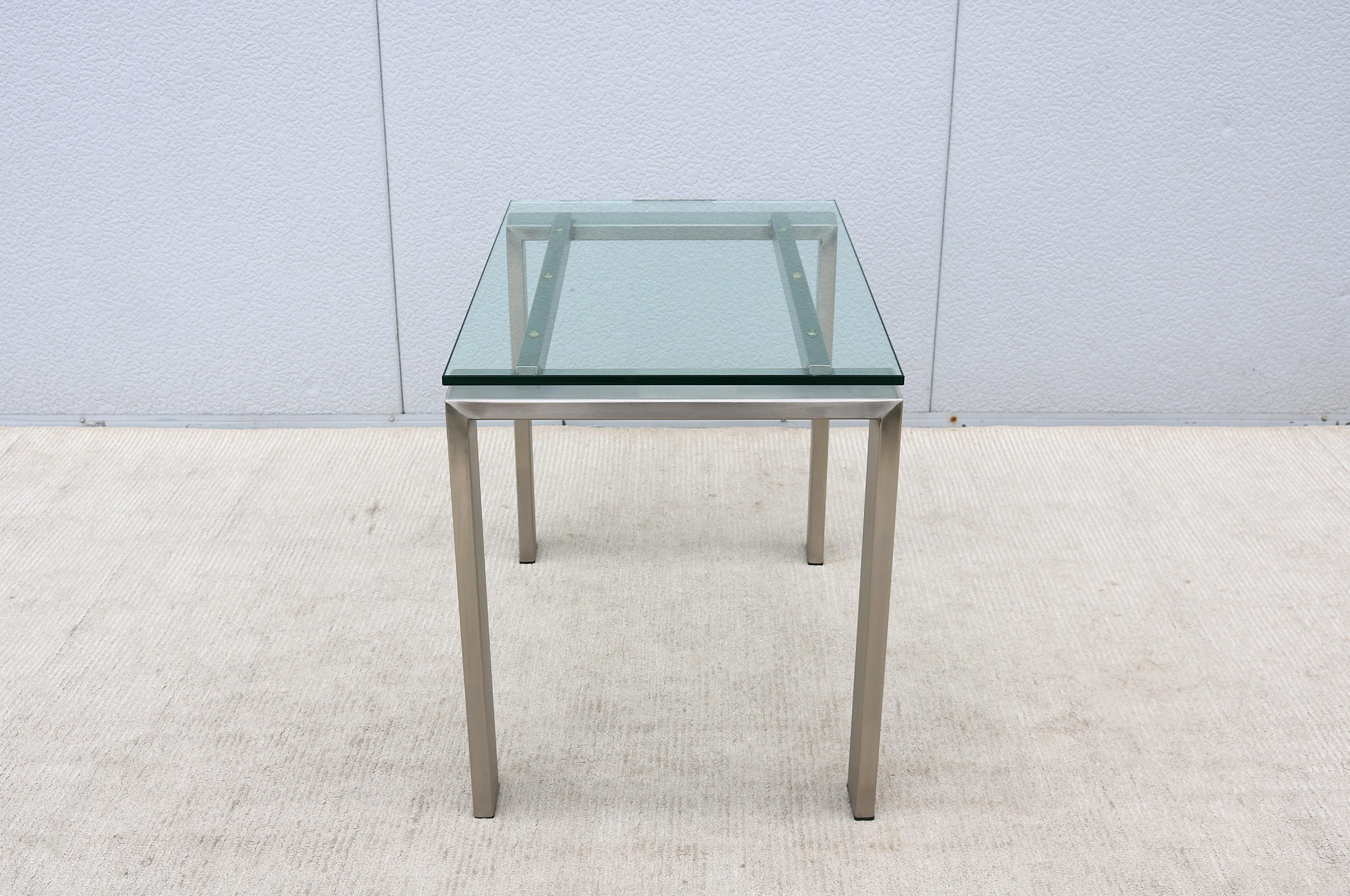 Table d'appoint rectangulaire faite sur mesure en acier inoxydable brossé et verre transparent des années 1980 en vente 4
