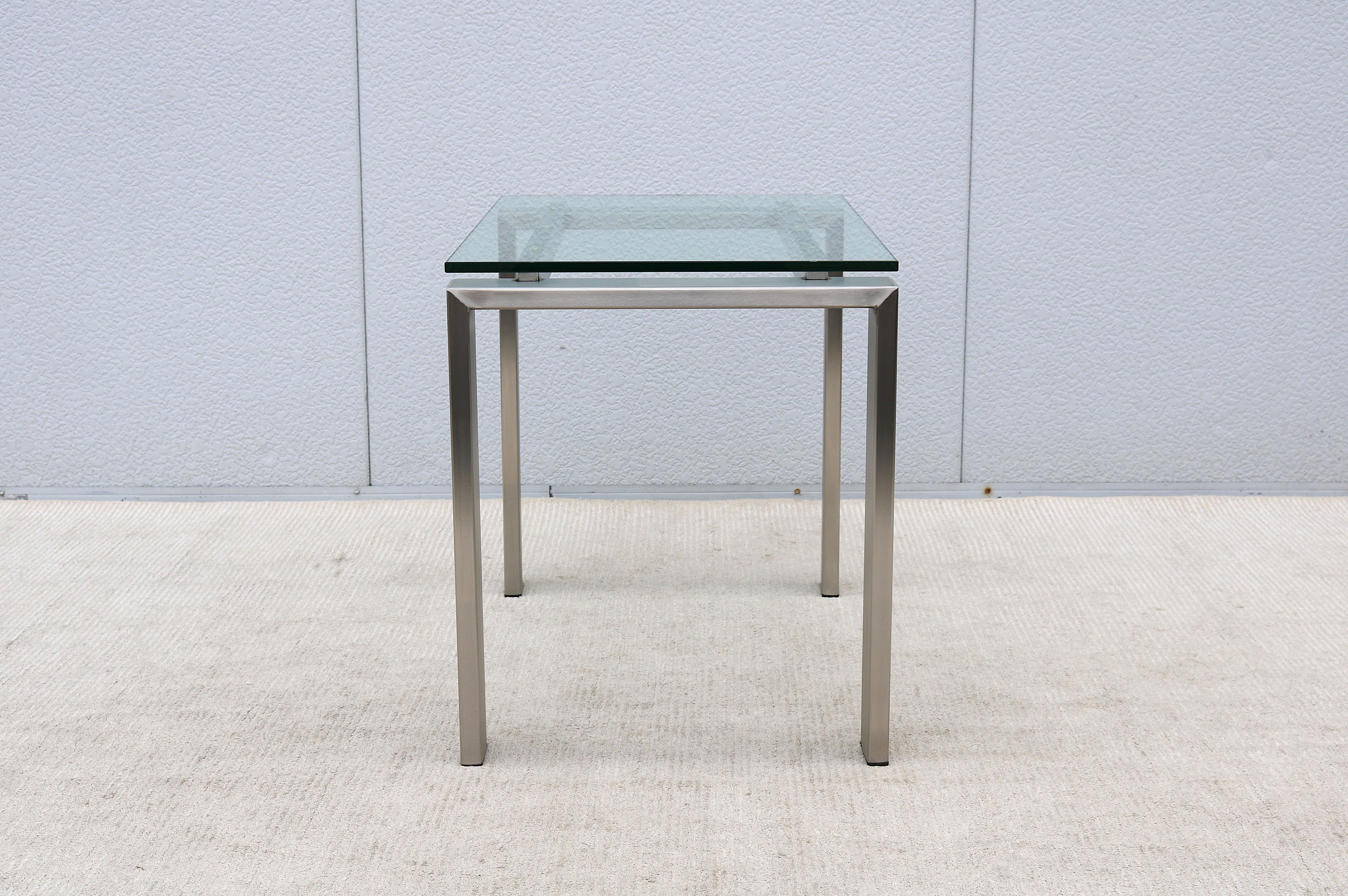 Table d'appoint rectangulaire faite sur mesure en acier inoxydable brossé et verre transparent des années 1980 en vente 5