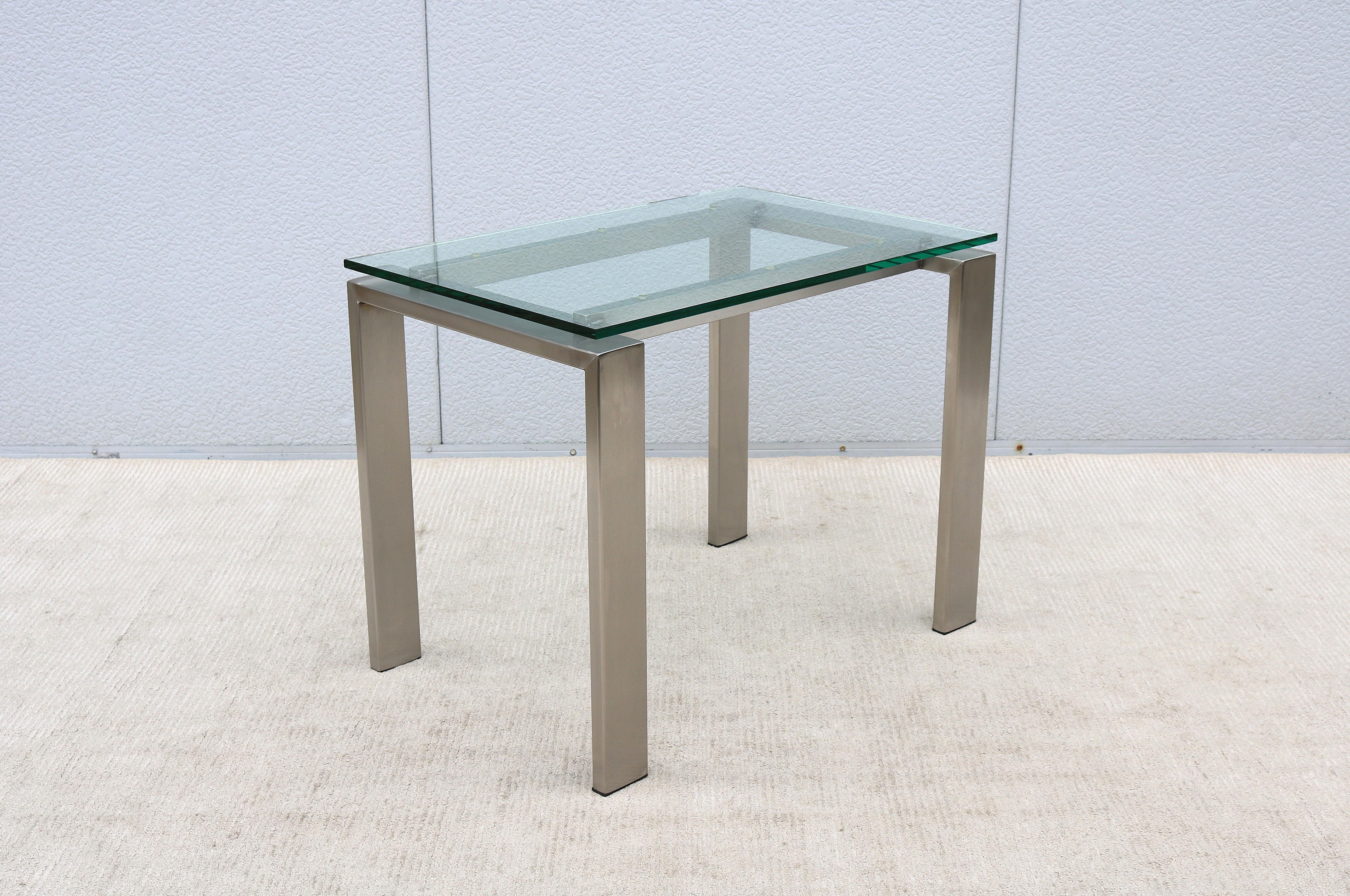 Table d'appoint rectangulaire faite sur mesure en acier inoxydable brossé et verre transparent des années 1980 en vente 8