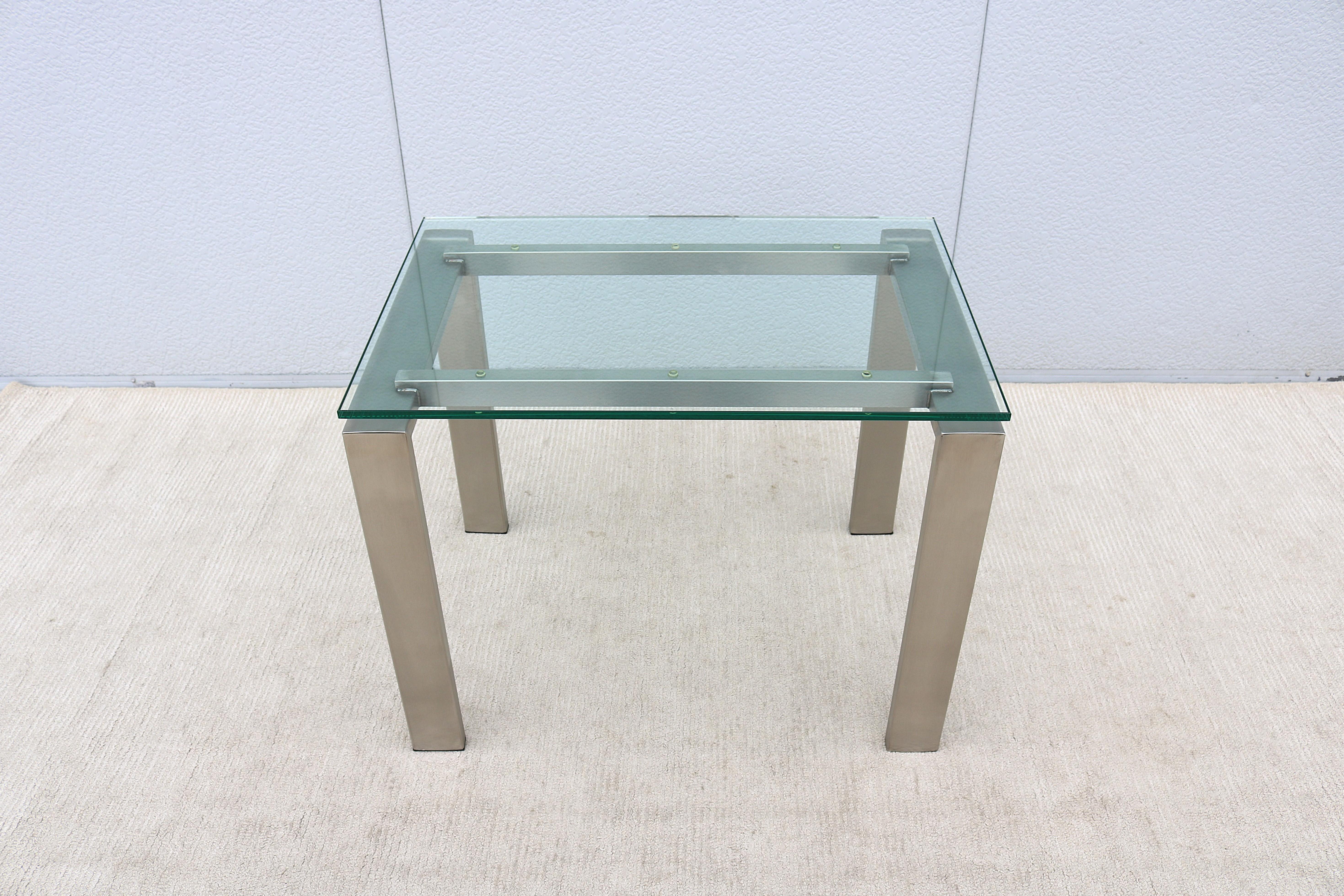 Brossé Table d'appoint rectangulaire faite sur mesure en acier inoxydable brossé et verre transparent des années 1980 en vente