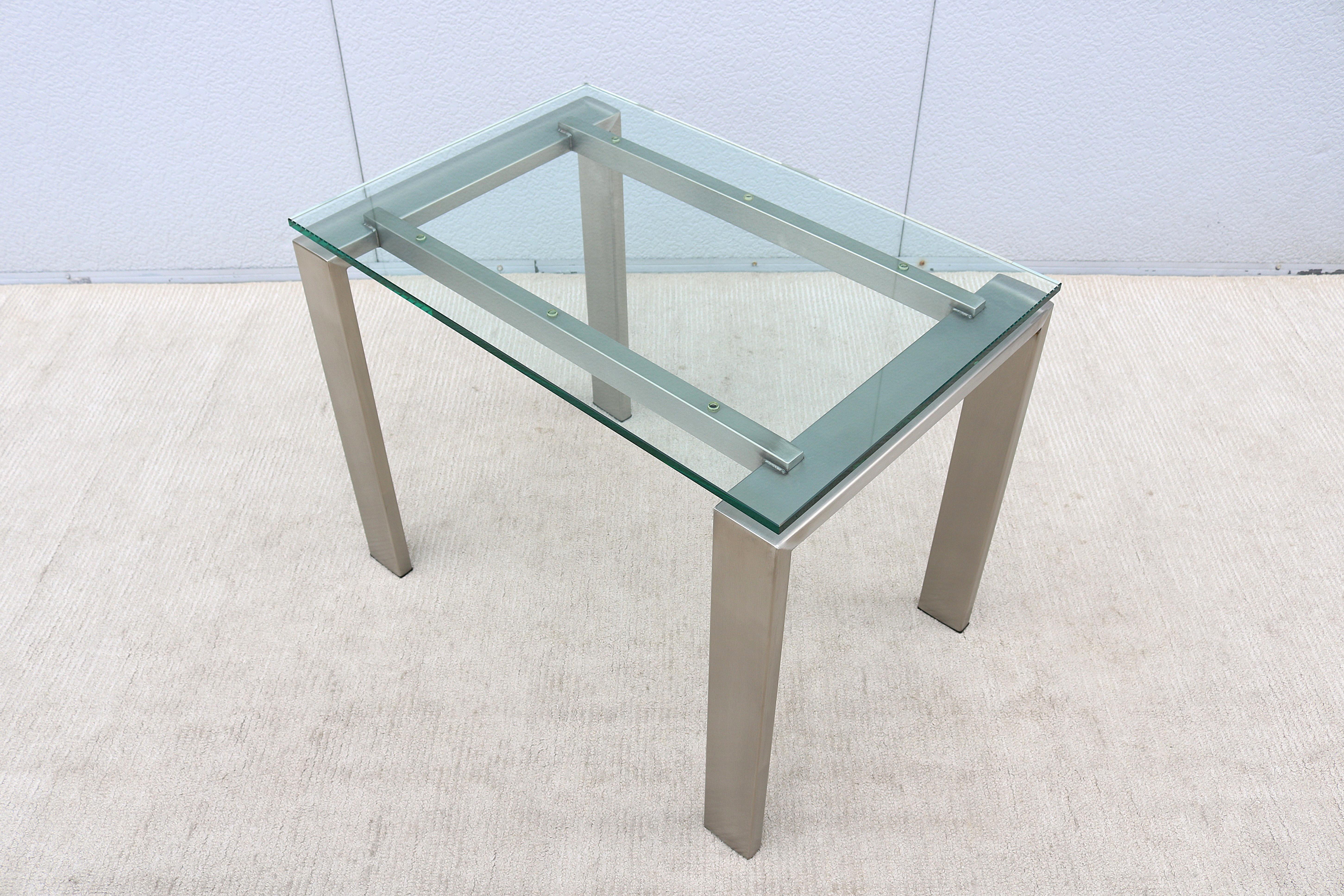 Fin du 20e siècle Table d'appoint rectangulaire faite sur mesure en acier inoxydable brossé et verre transparent des années 1980 en vente