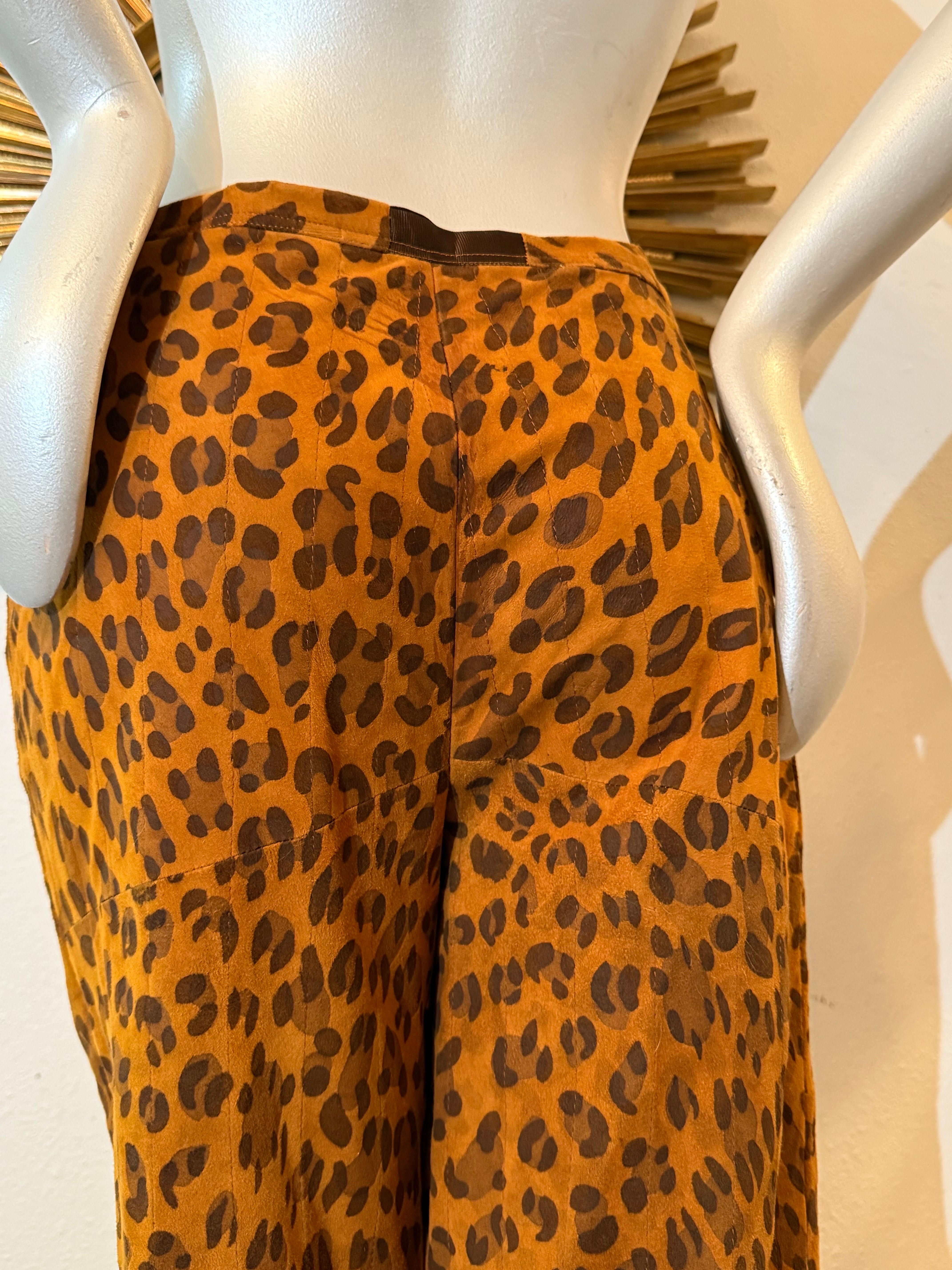 Pantalon évasé en daim léopard des années 1980, fait sur mesure en vente 7