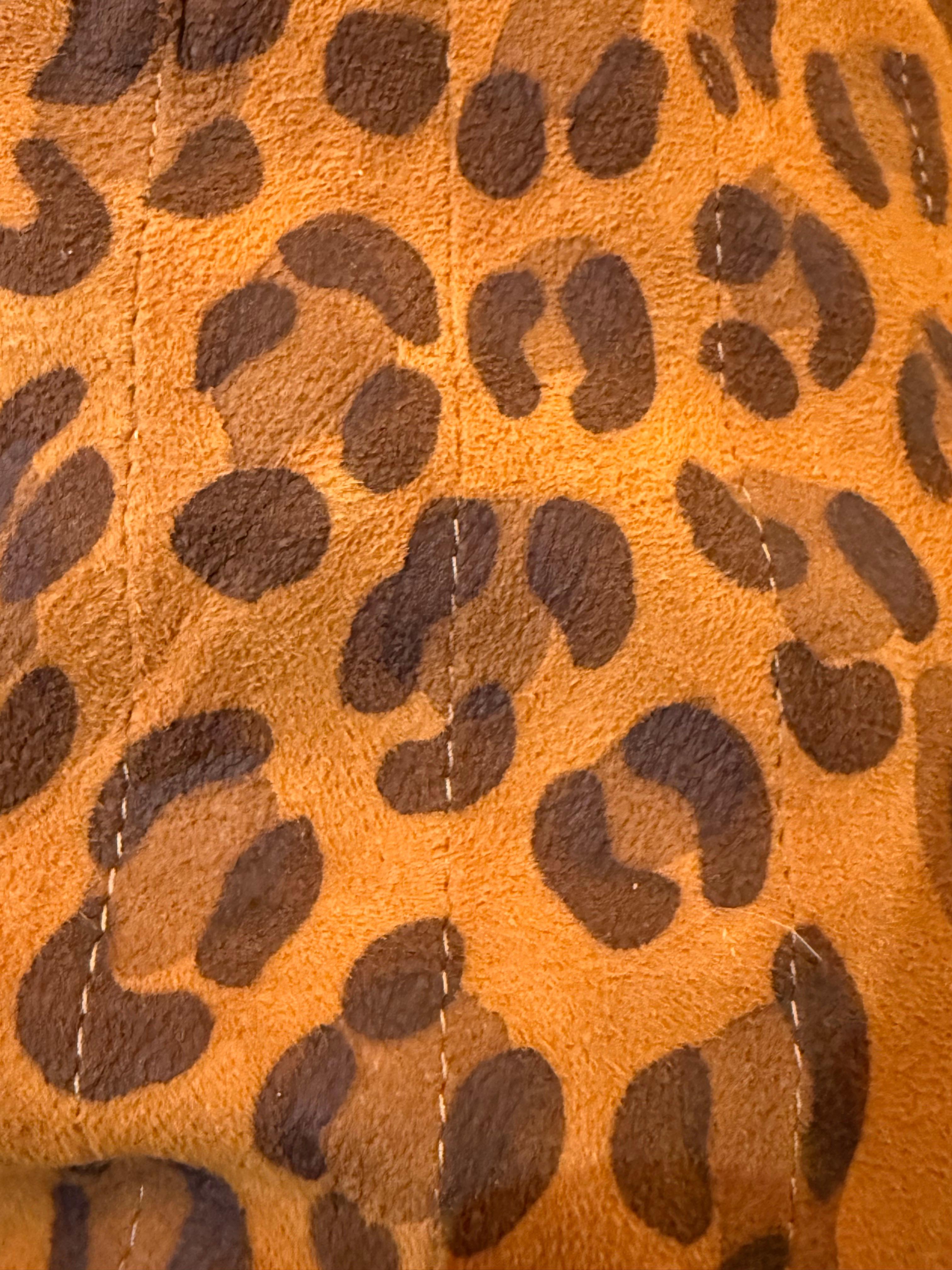 Pantalon évasé en daim léopard des années 1980, fait sur mesure en vente 9