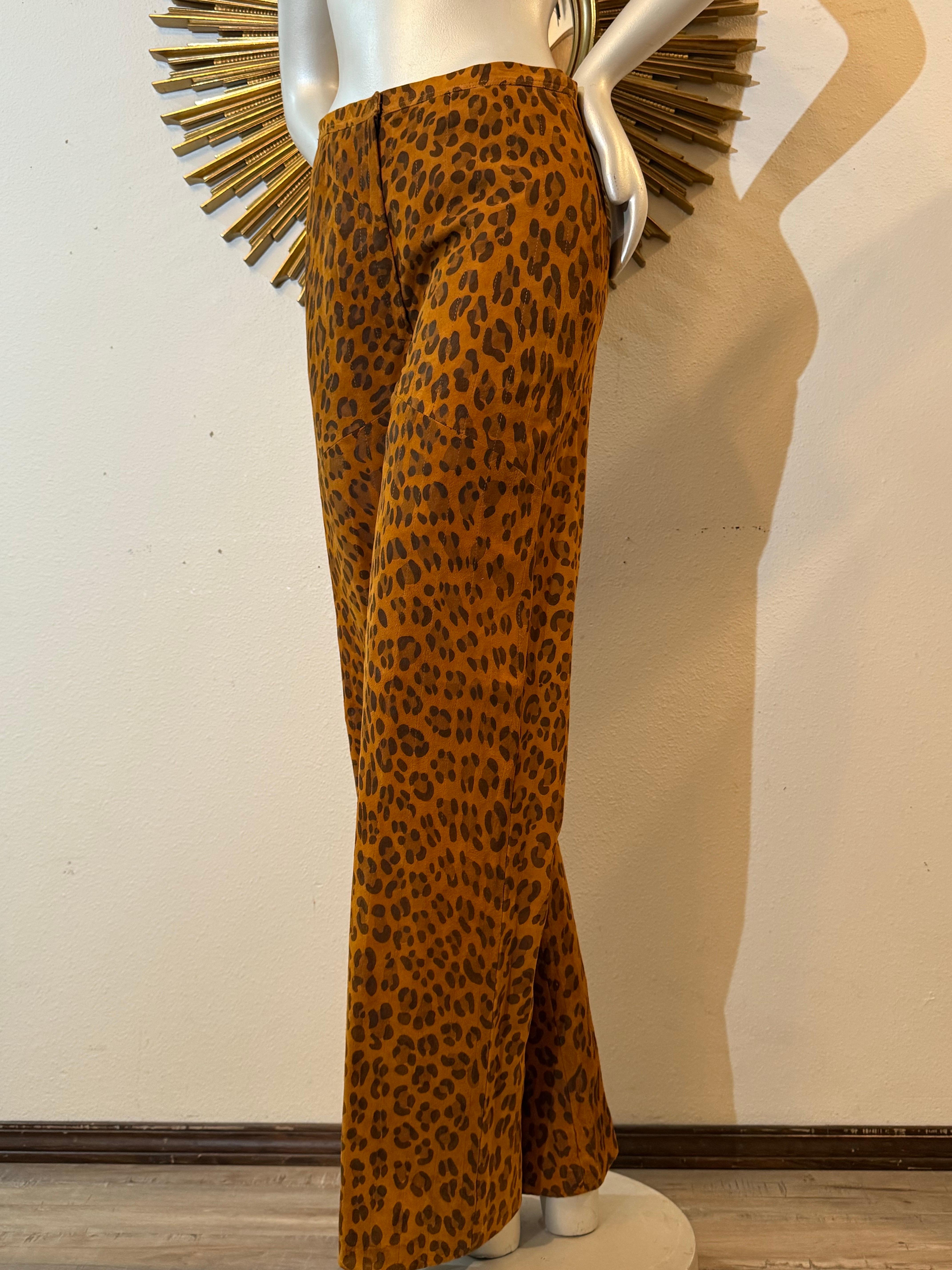 Pantalon évasé en daim léopard des années 1980, fait sur mesure en vente 1