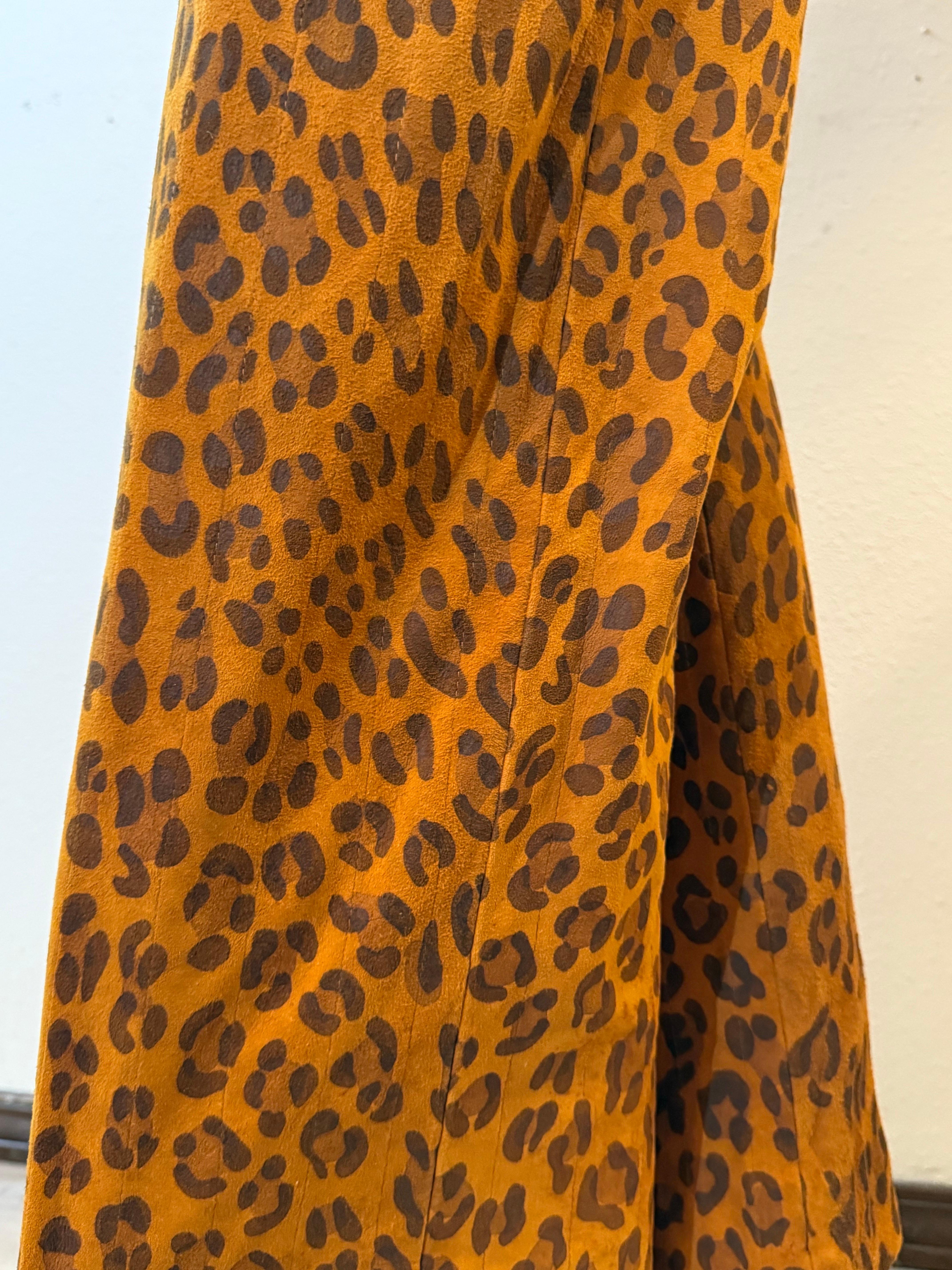 Pantalon évasé en daim léopard des années 1980, fait sur mesure en vente 2