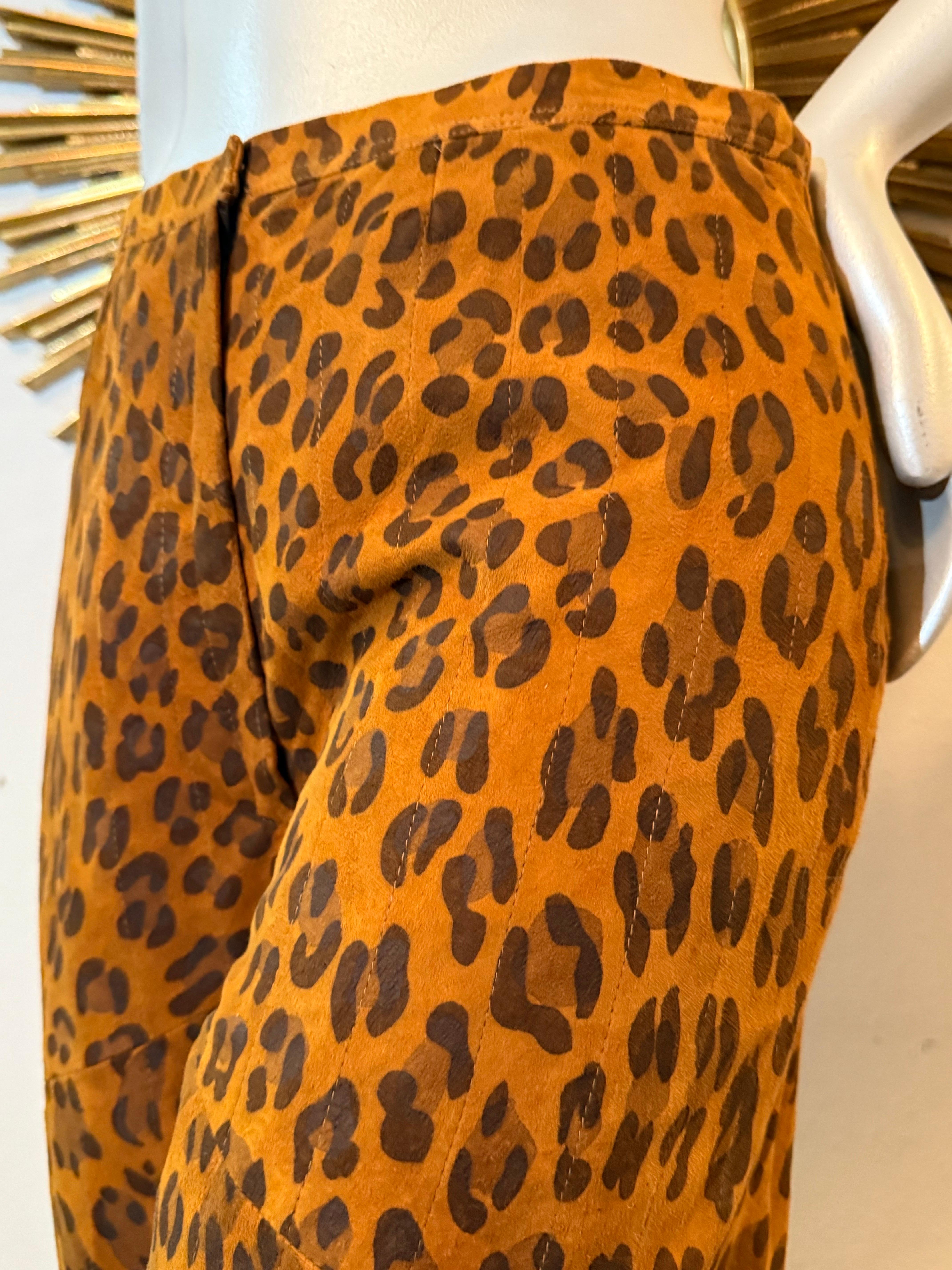 Pantalon évasé en daim léopard des années 1980, fait sur mesure en vente 3